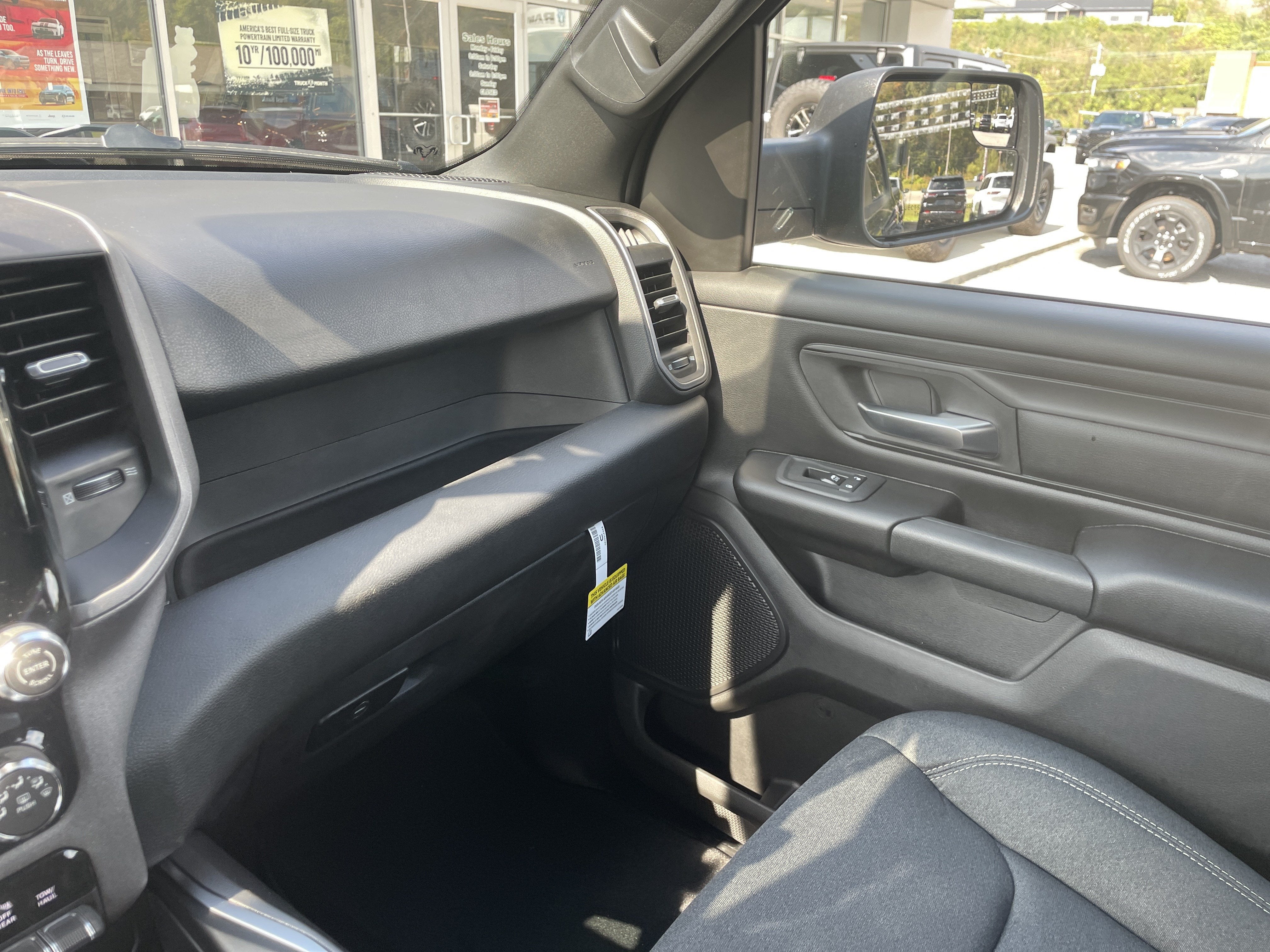 2027 RAM Ram 1500 RAM 1500 EXPRESS CREW CAB 4X4 5'7' BOX