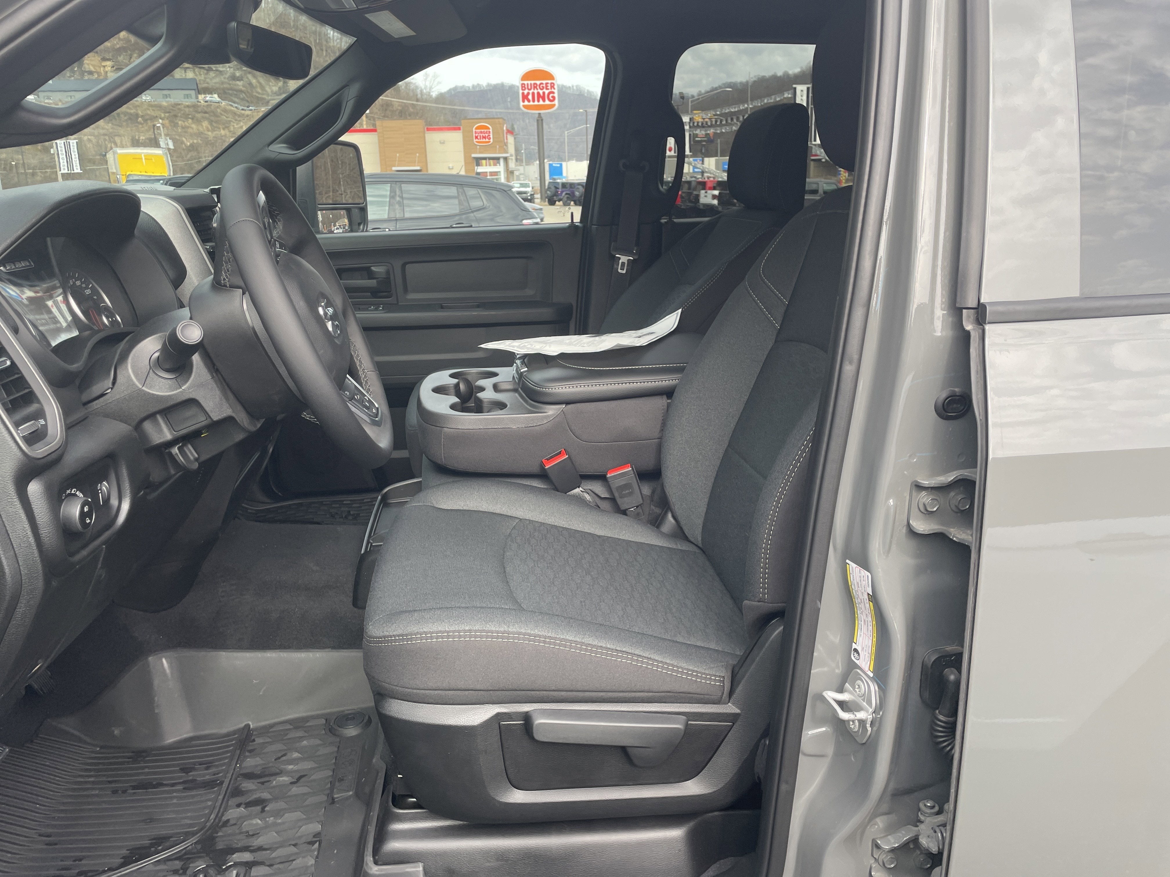 2026 RAM Ram 2500 RAM 2500 BLACK EXPRESS CREW CAB 4X4 8' BOX