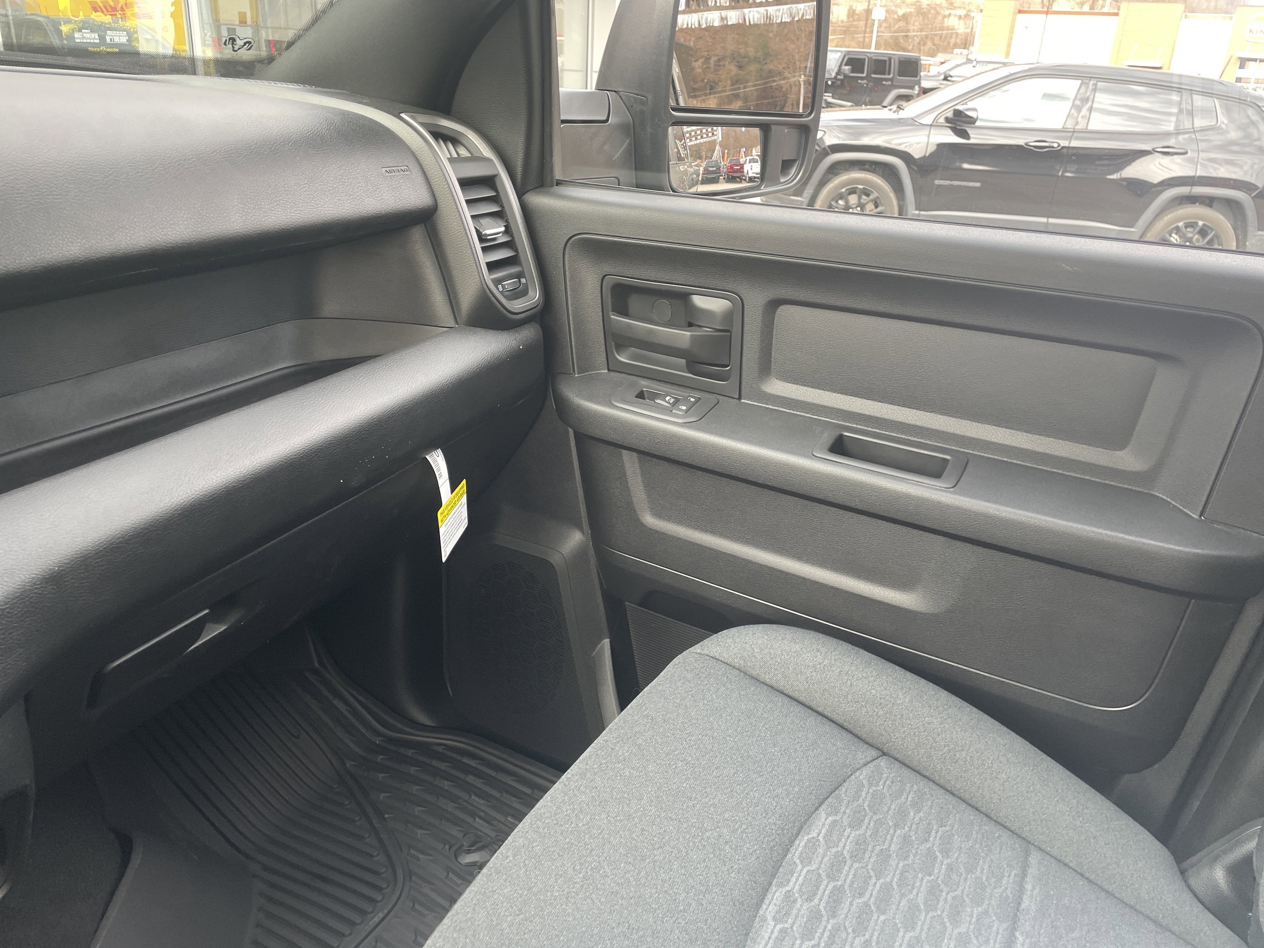 2026 RAM Ram 2500 RAM 2500 BLACK EXPRESS CREW CAB 4X4 8' BOX