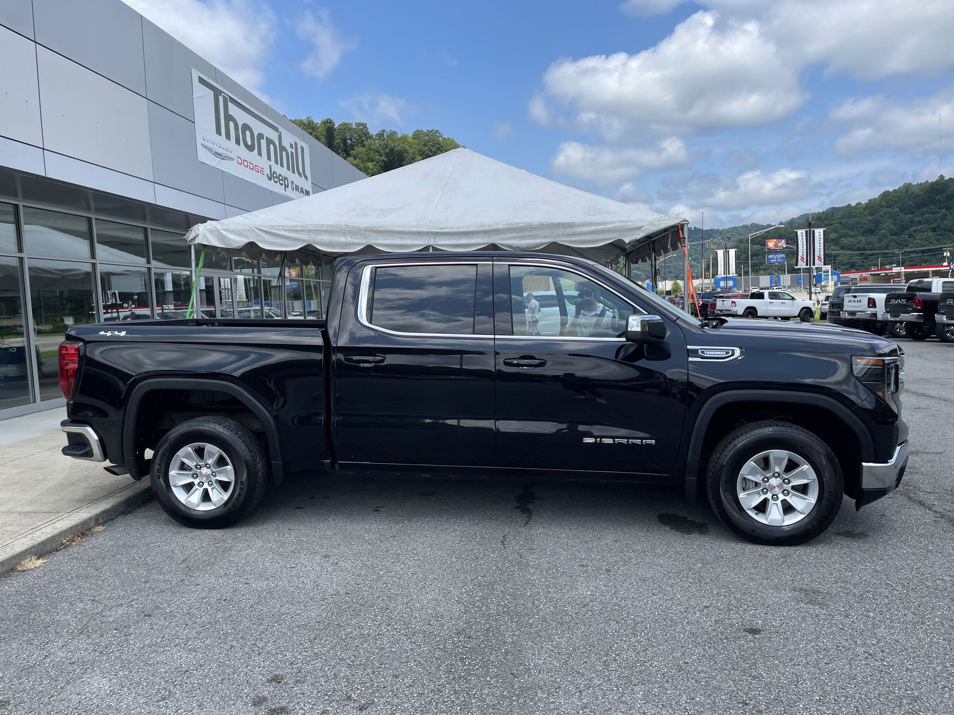 2024 GMC Sierra 1500 4WD Crew Cab Short Box SLE