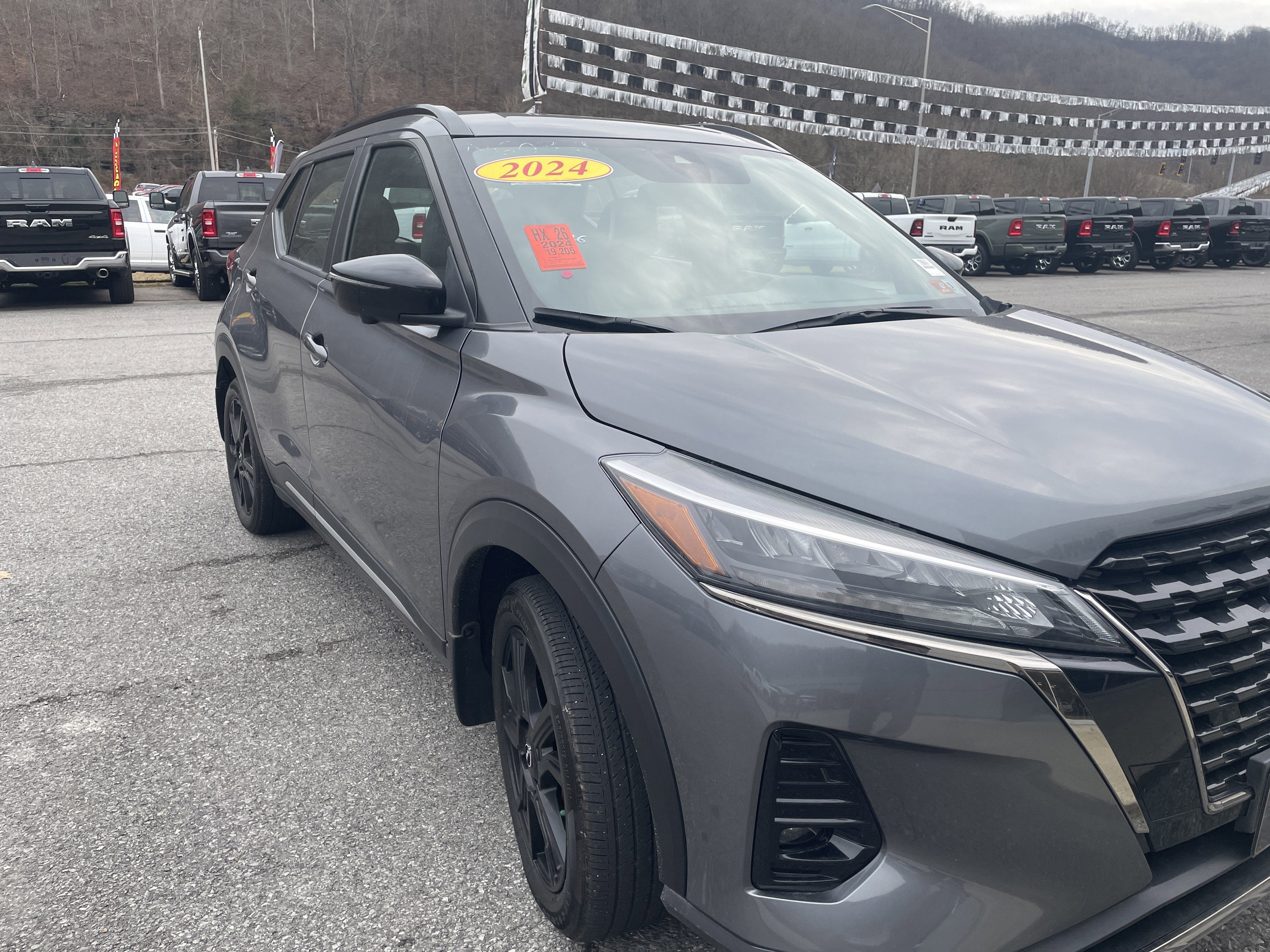 2024 Nissan Kicks SR Xtronic CVT