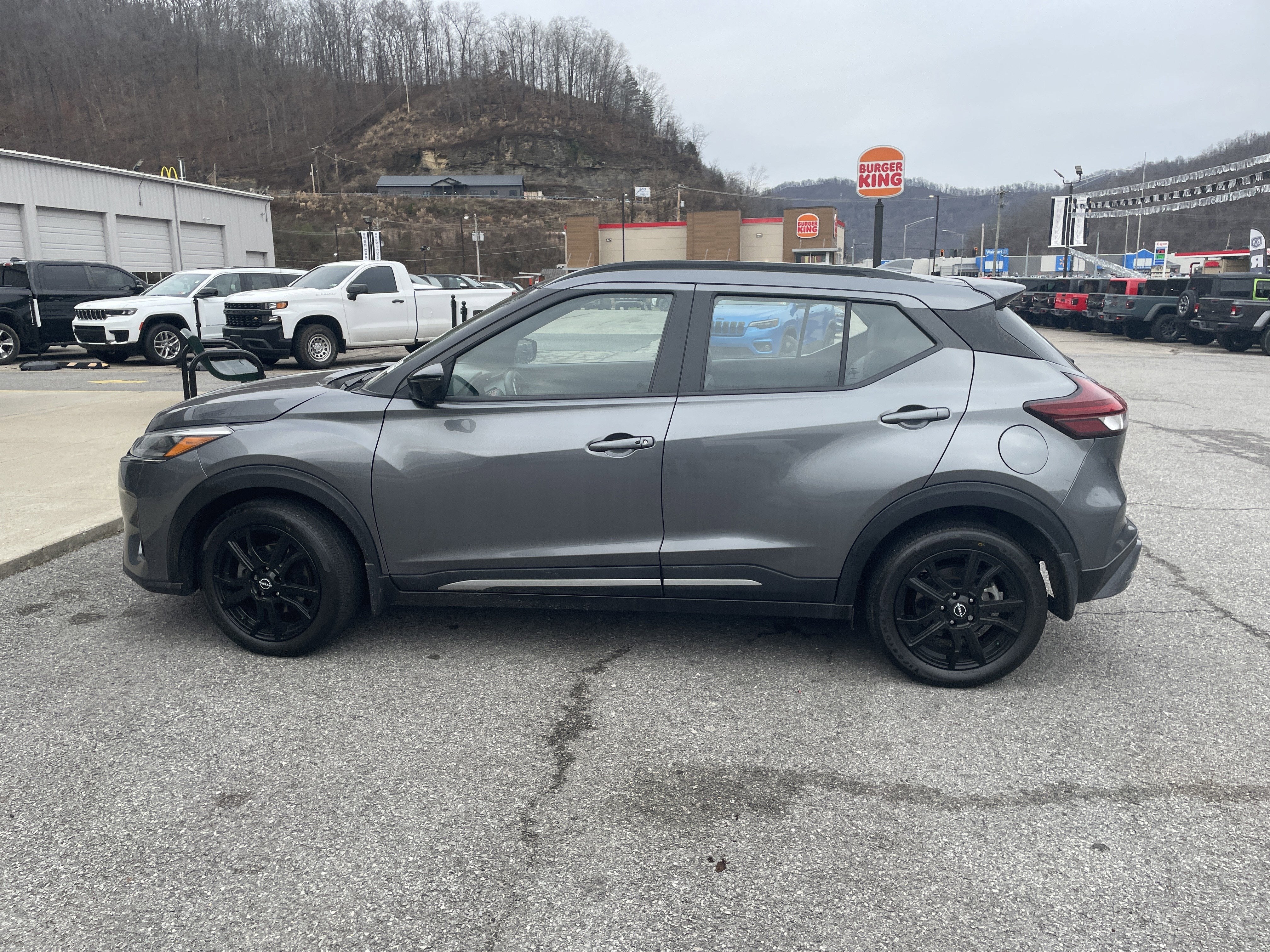 2024 Nissan Kicks SR Xtronic CVT