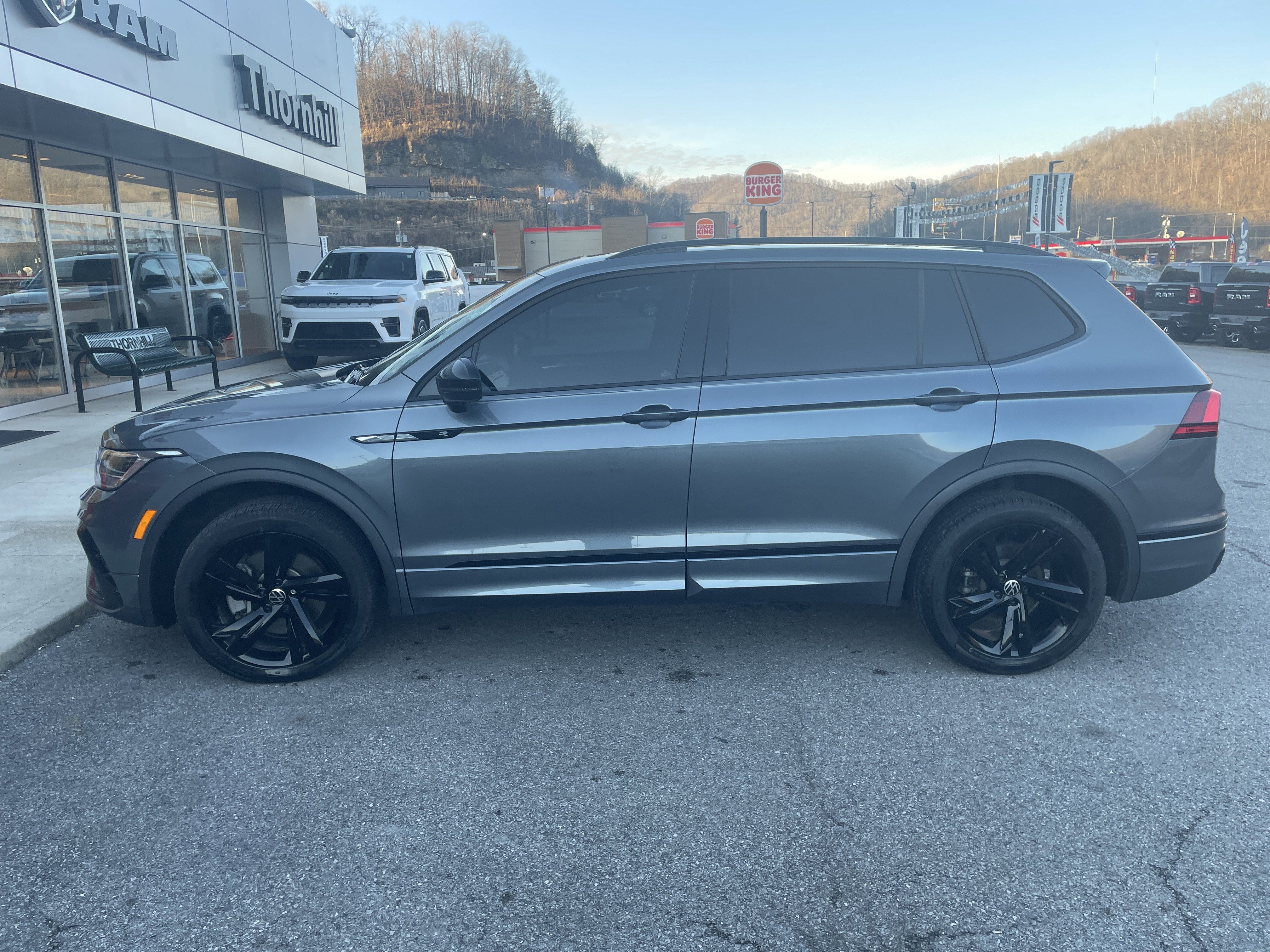 2024 Volkswagen Tiguan 2.0T SE R-Line Black