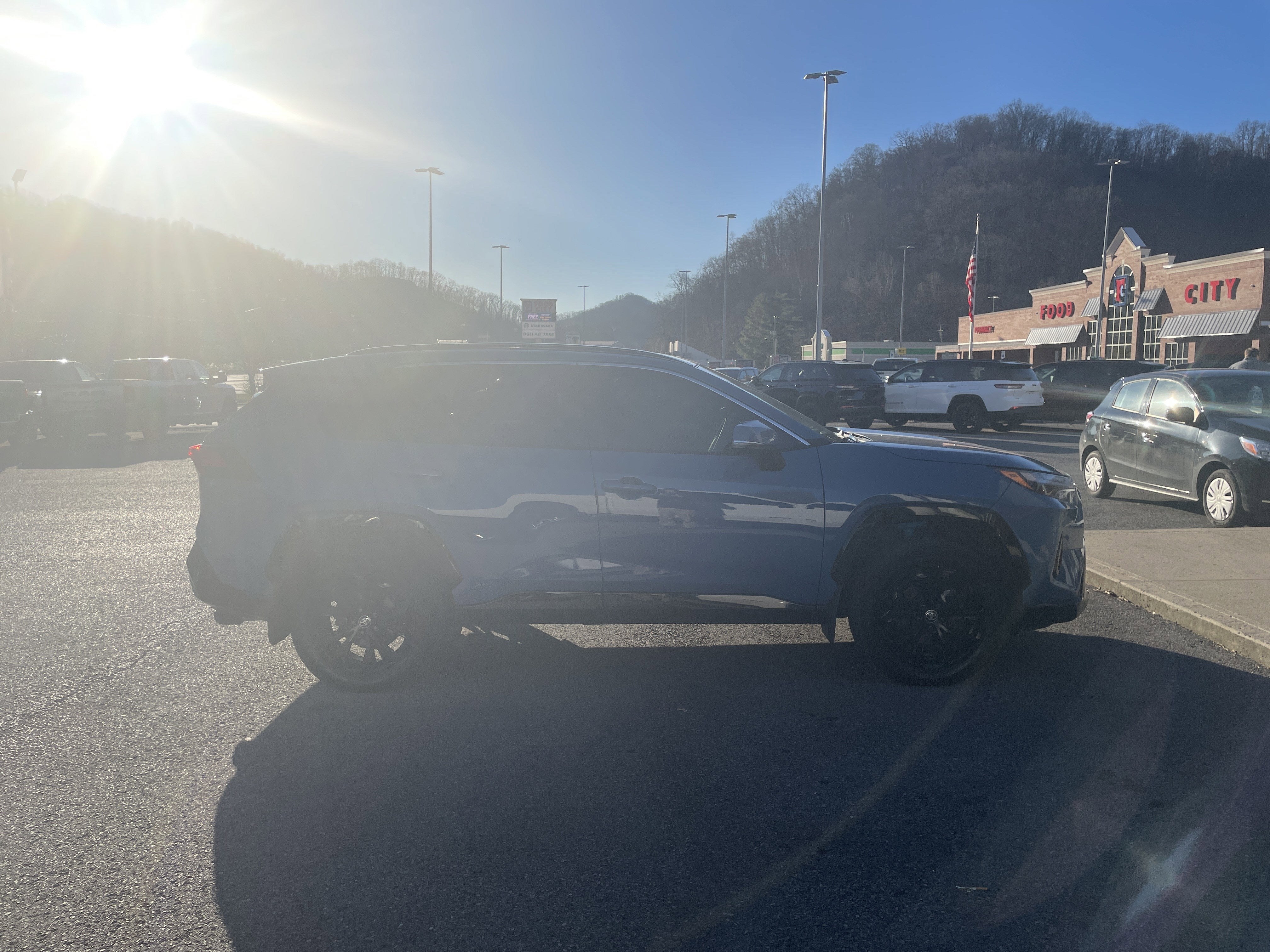 2022 Toyota RAV4 Hybrid SE