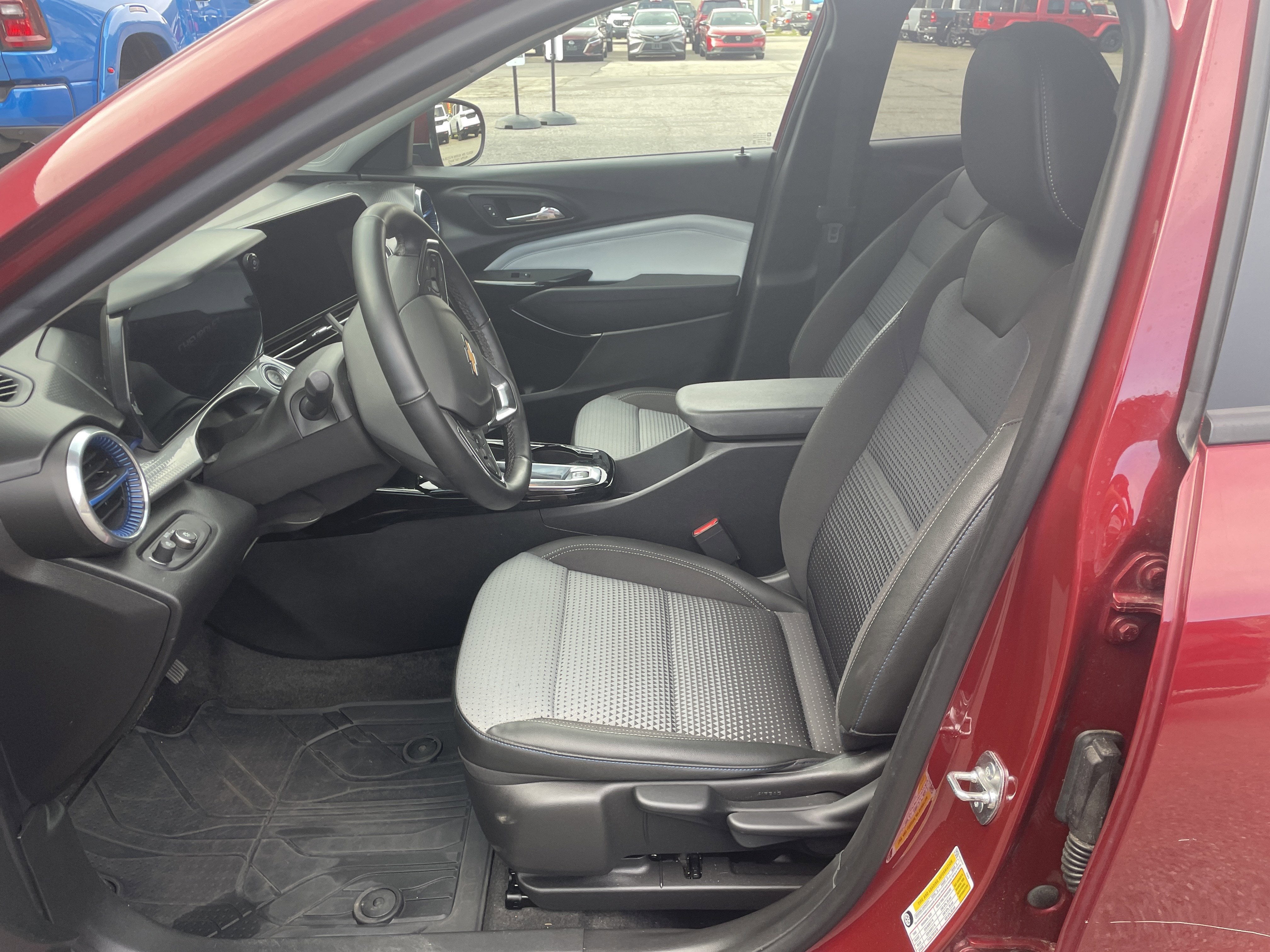 2025 Chevrolet Trax FWD LT