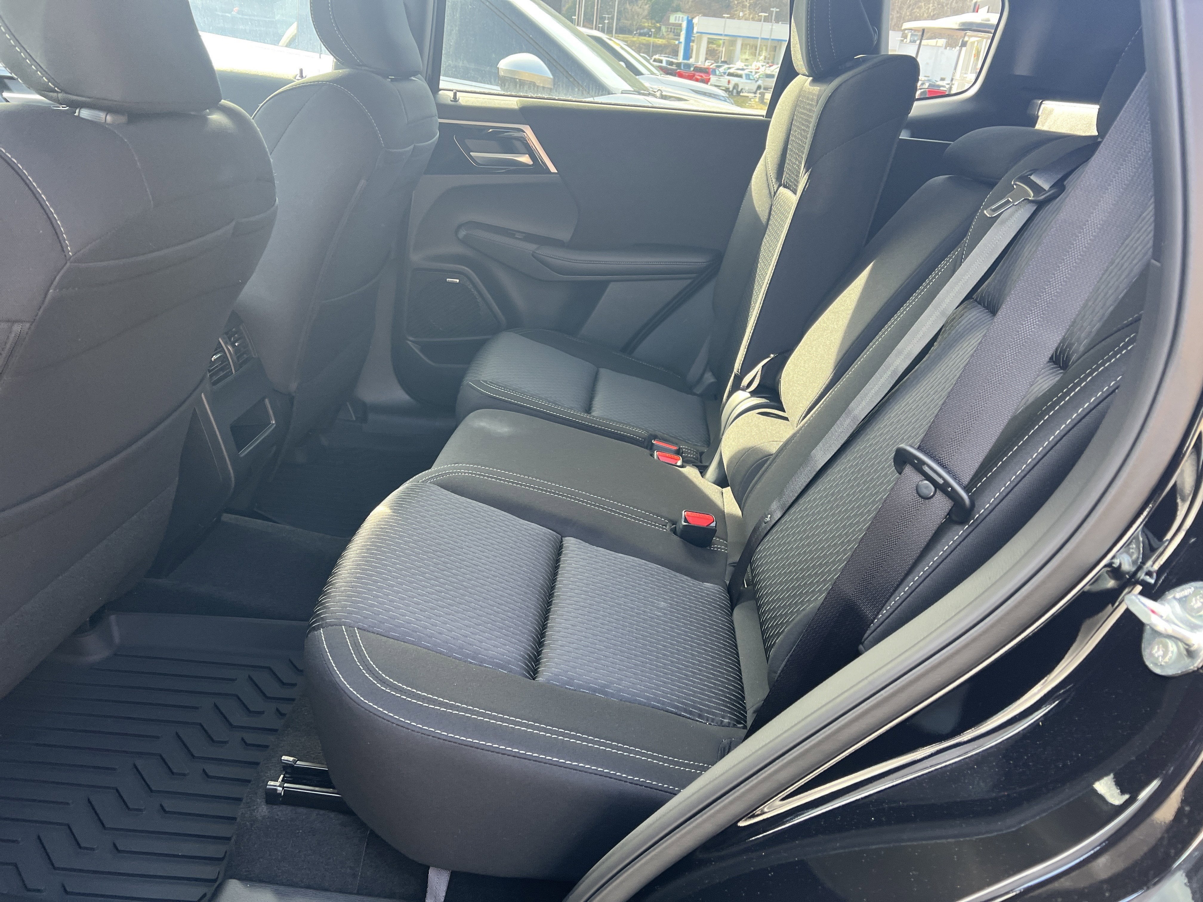 2025 Mitsubishi Outlander ES