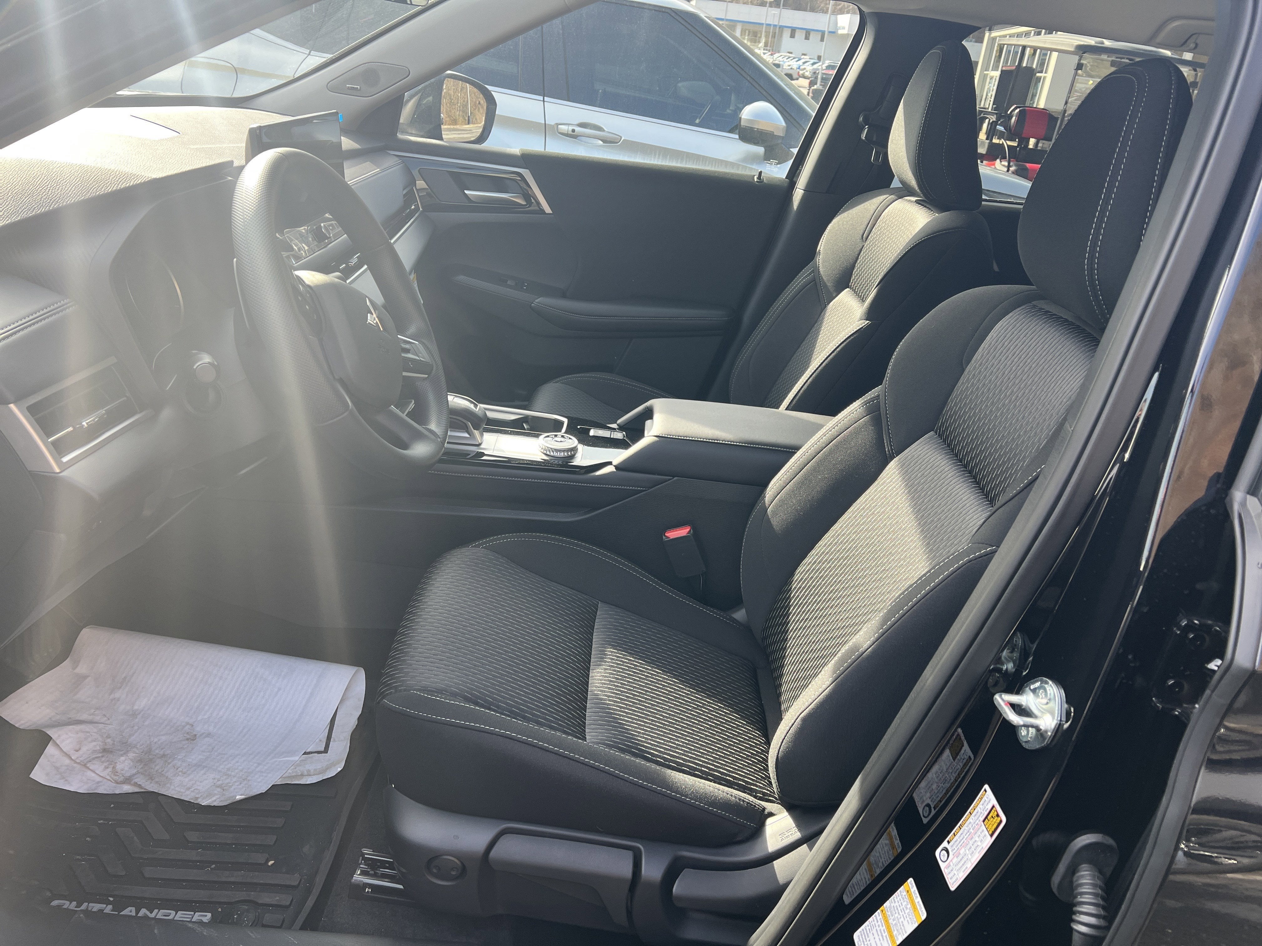 2025 Mitsubishi Outlander ES