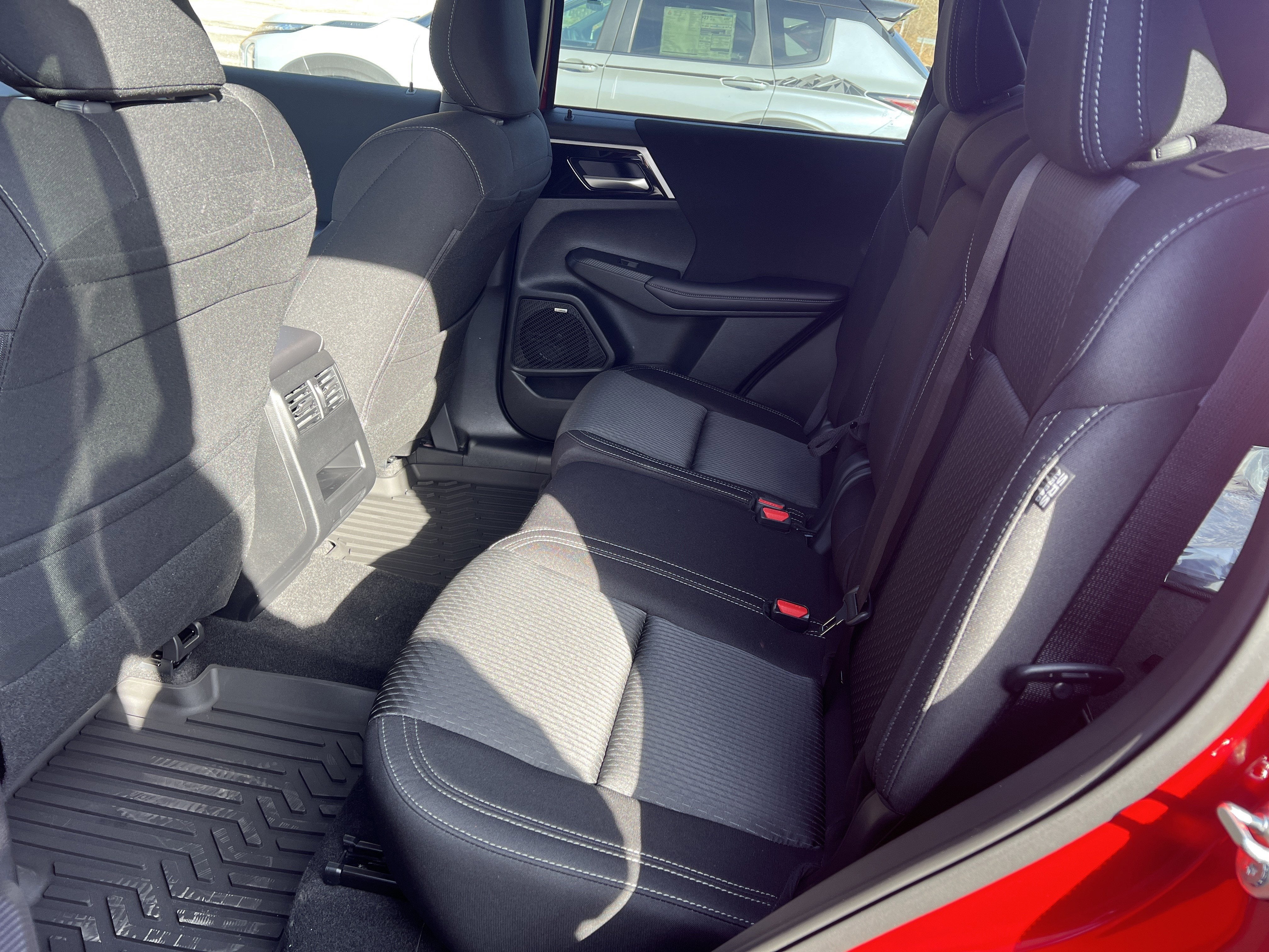 2025 Mitsubishi Outlander ES