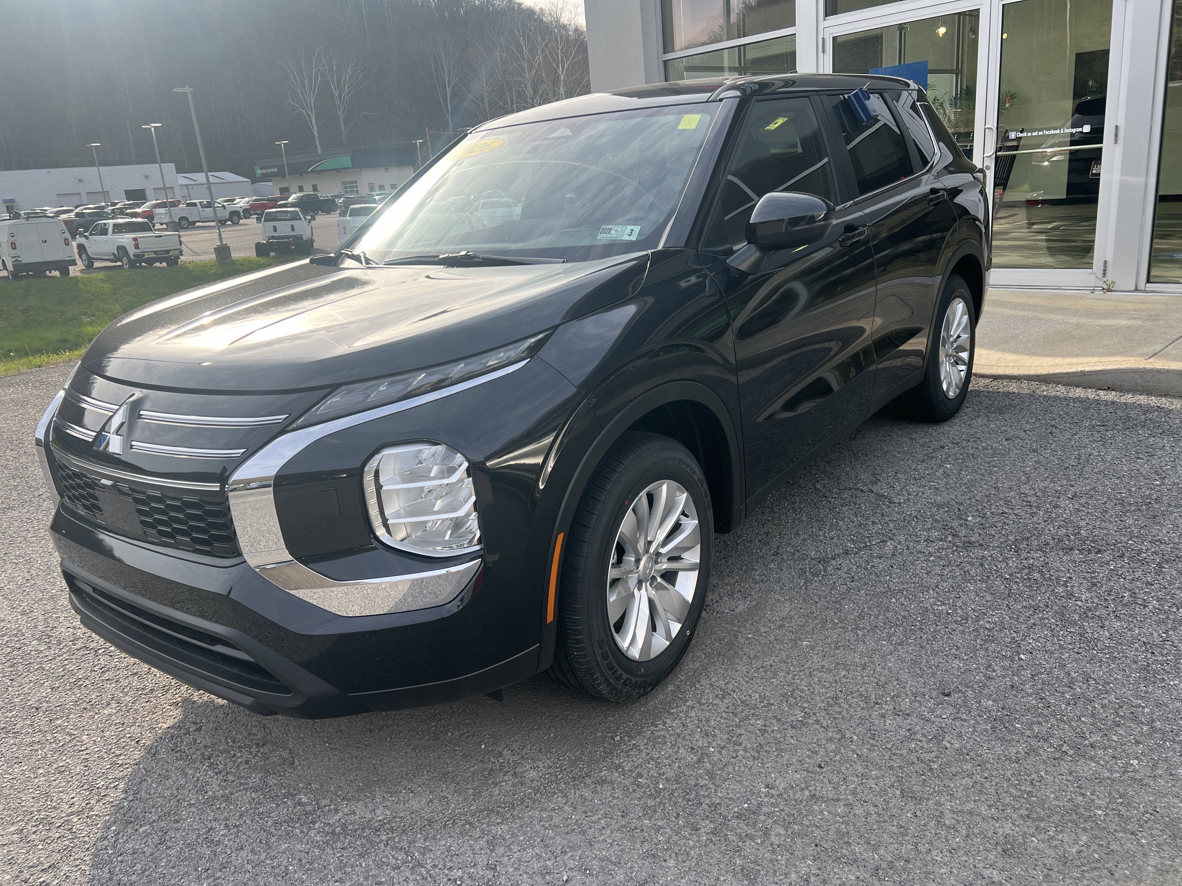 2026 Mitsubishi Outlander ES