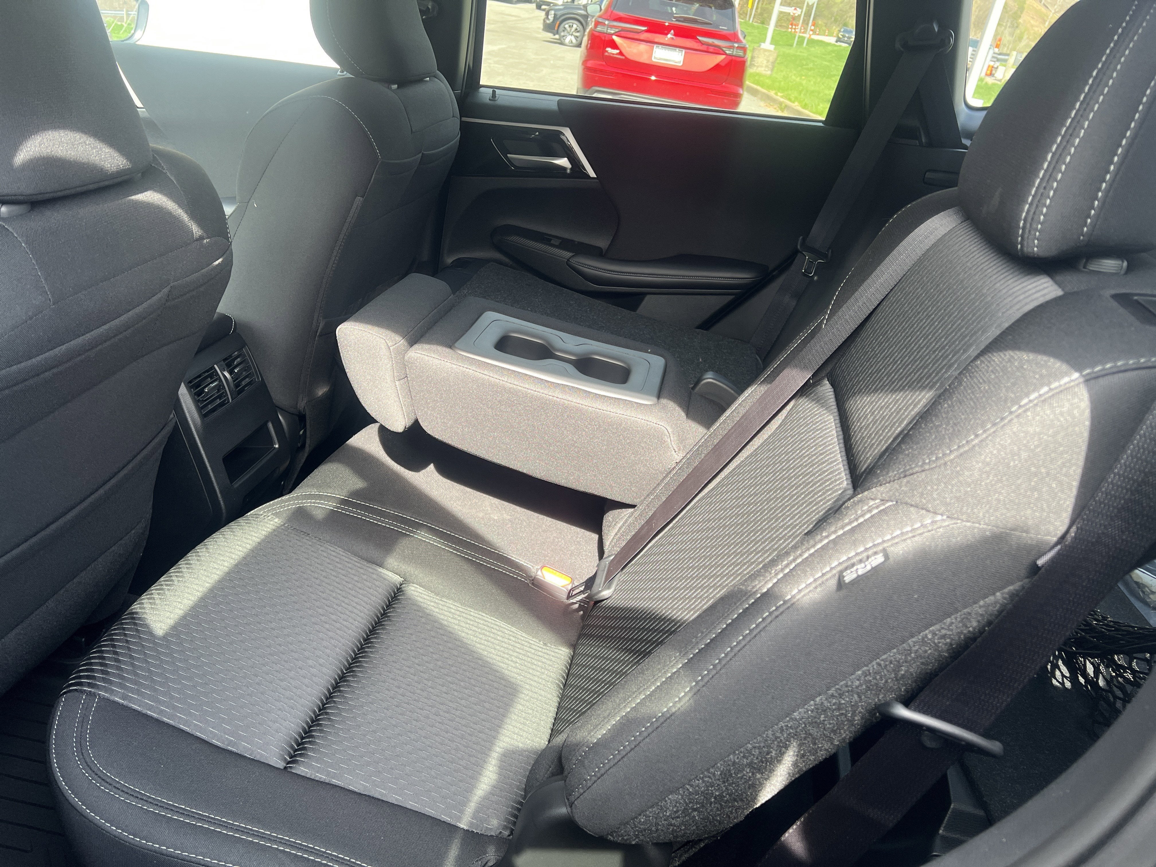 2026 Mitsubishi Outlander ES