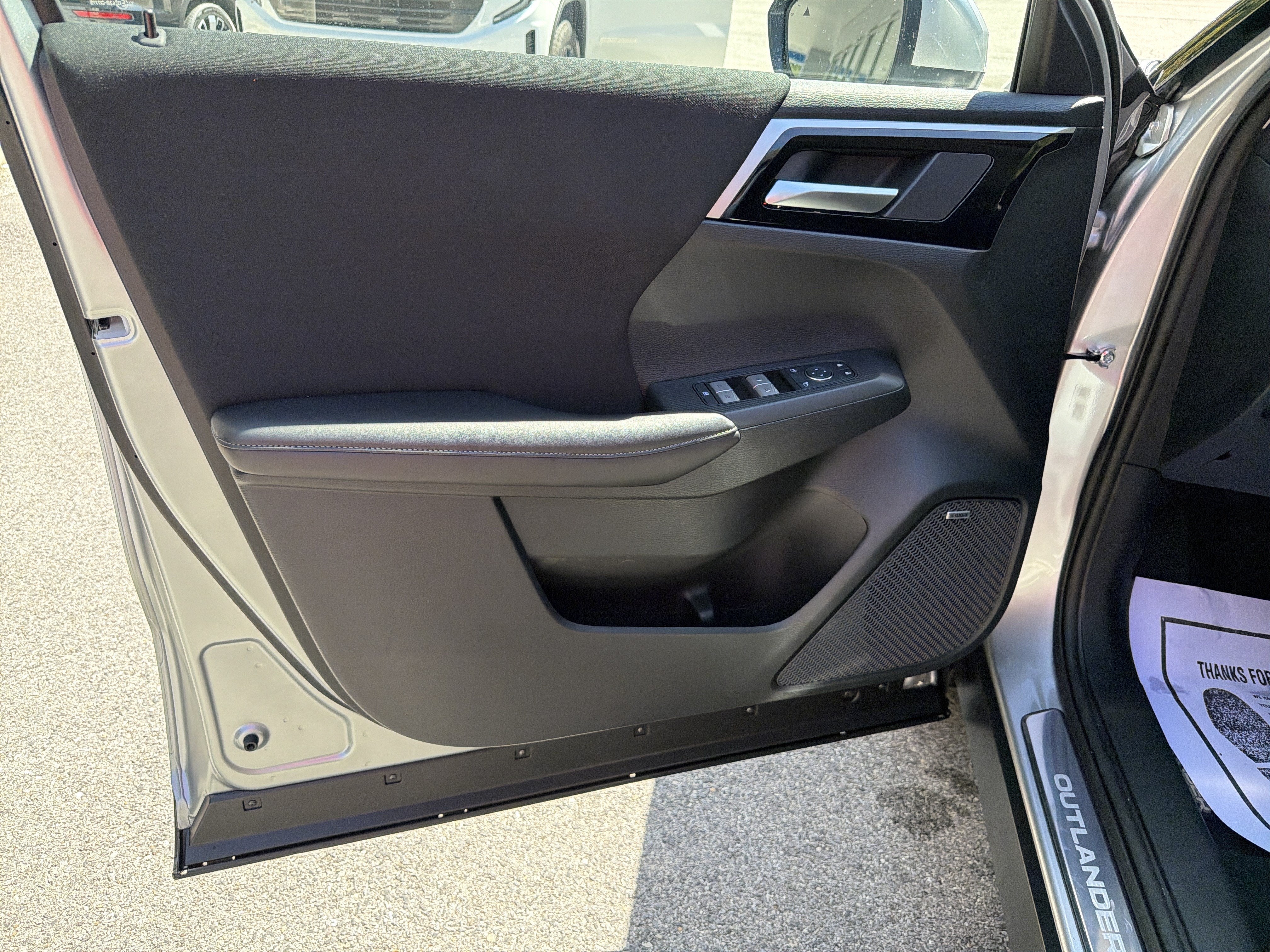 2026 Mitsubishi Outlander ES