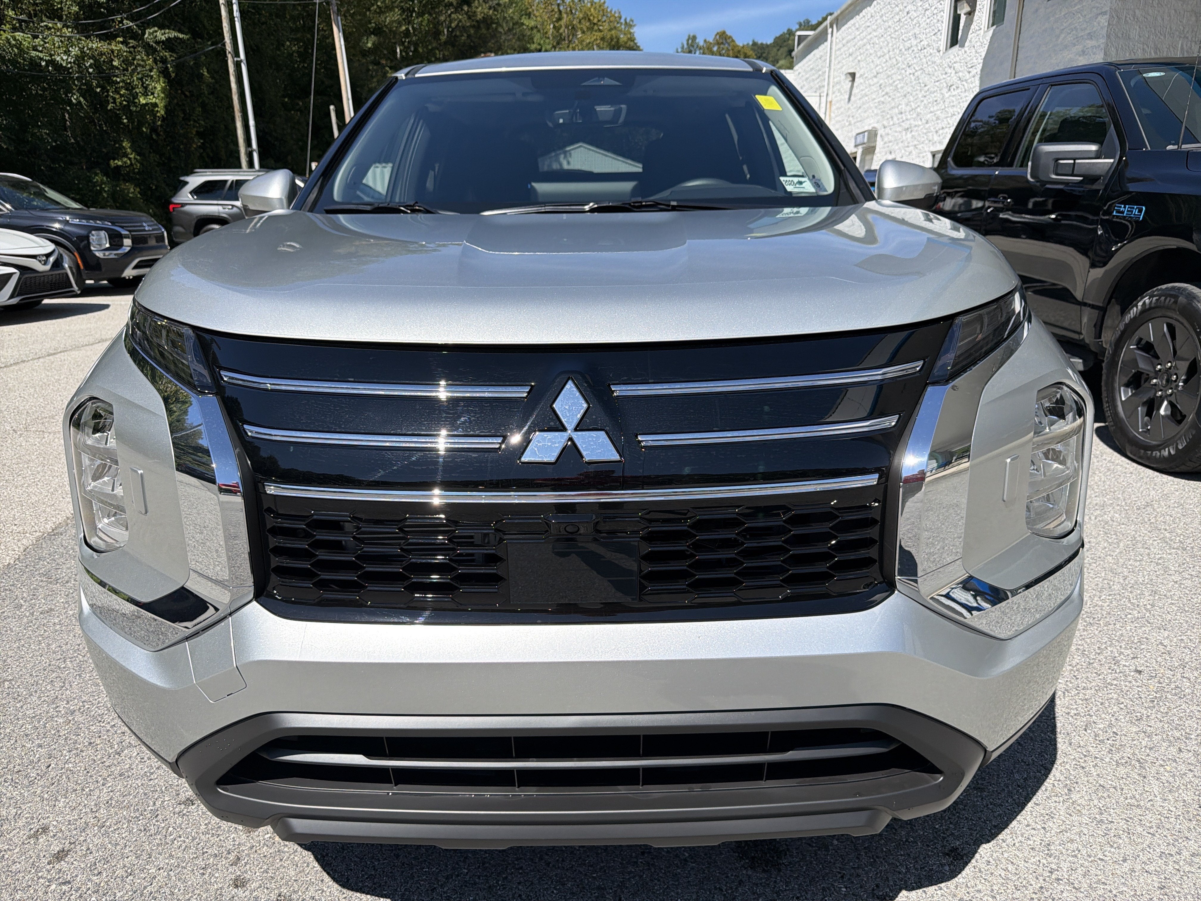 2026 Mitsubishi Outlander ES