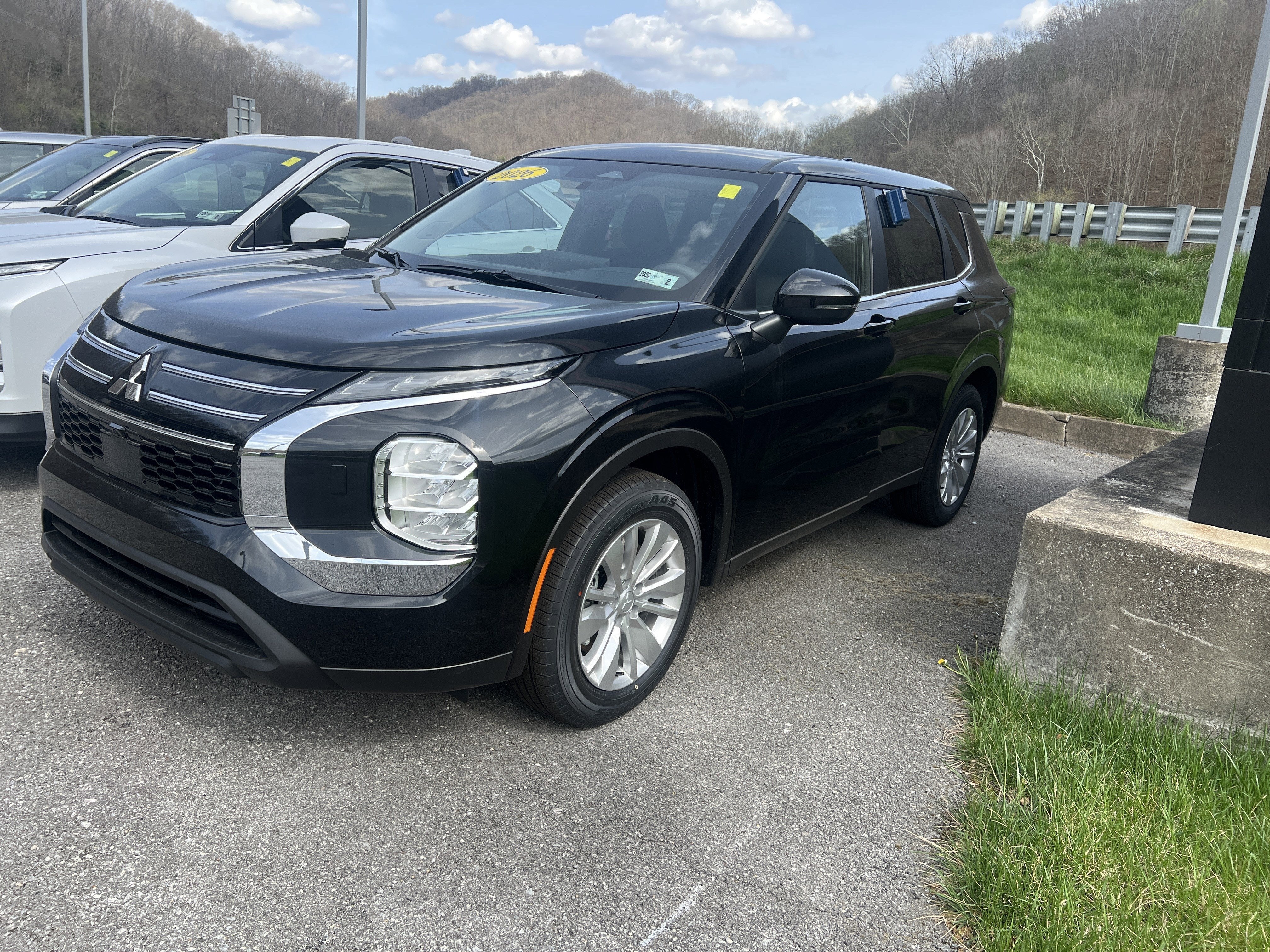 2026 Mitsubishi Outlander ES