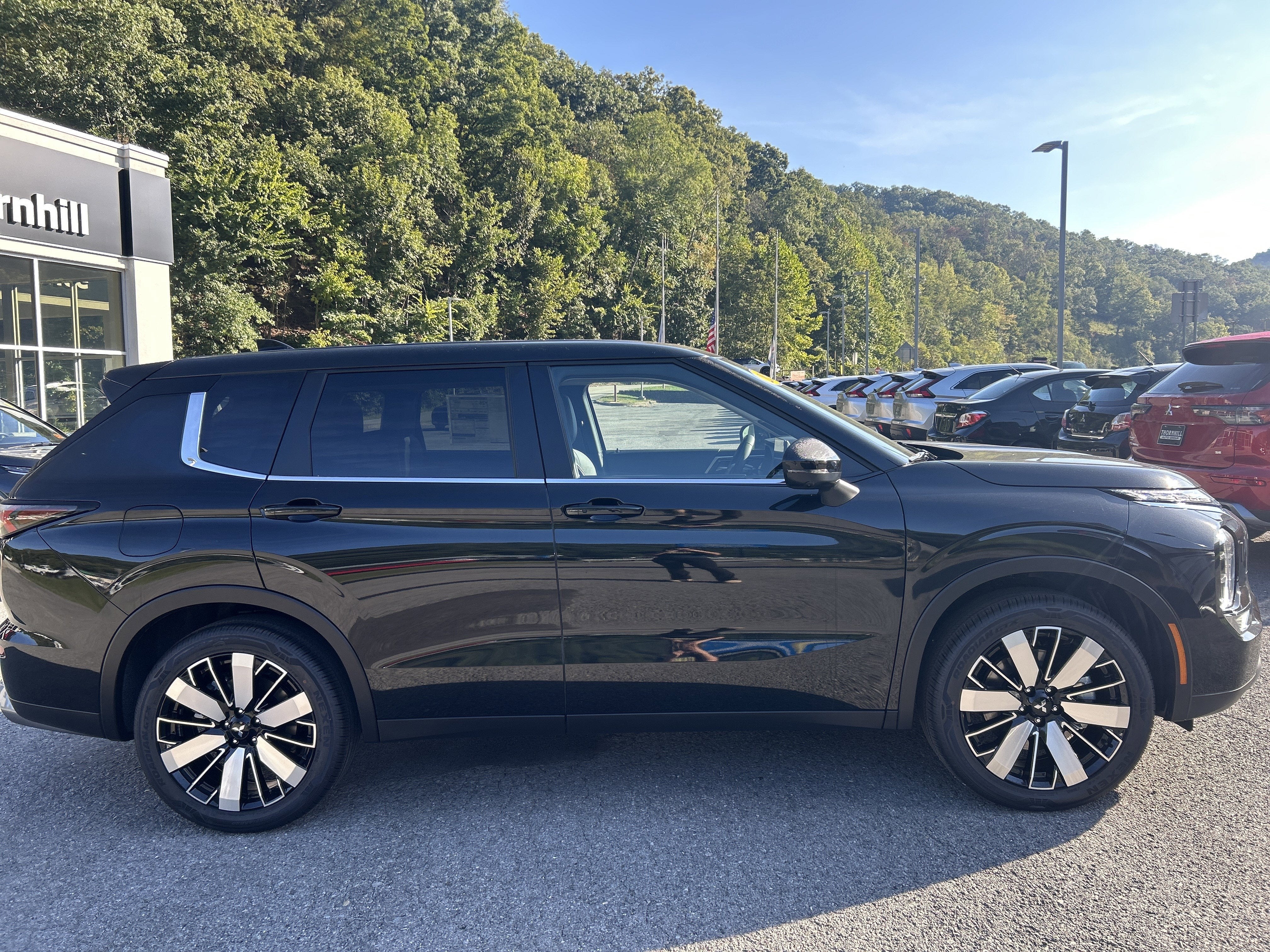 2025 Mitsubishi Outlander SE