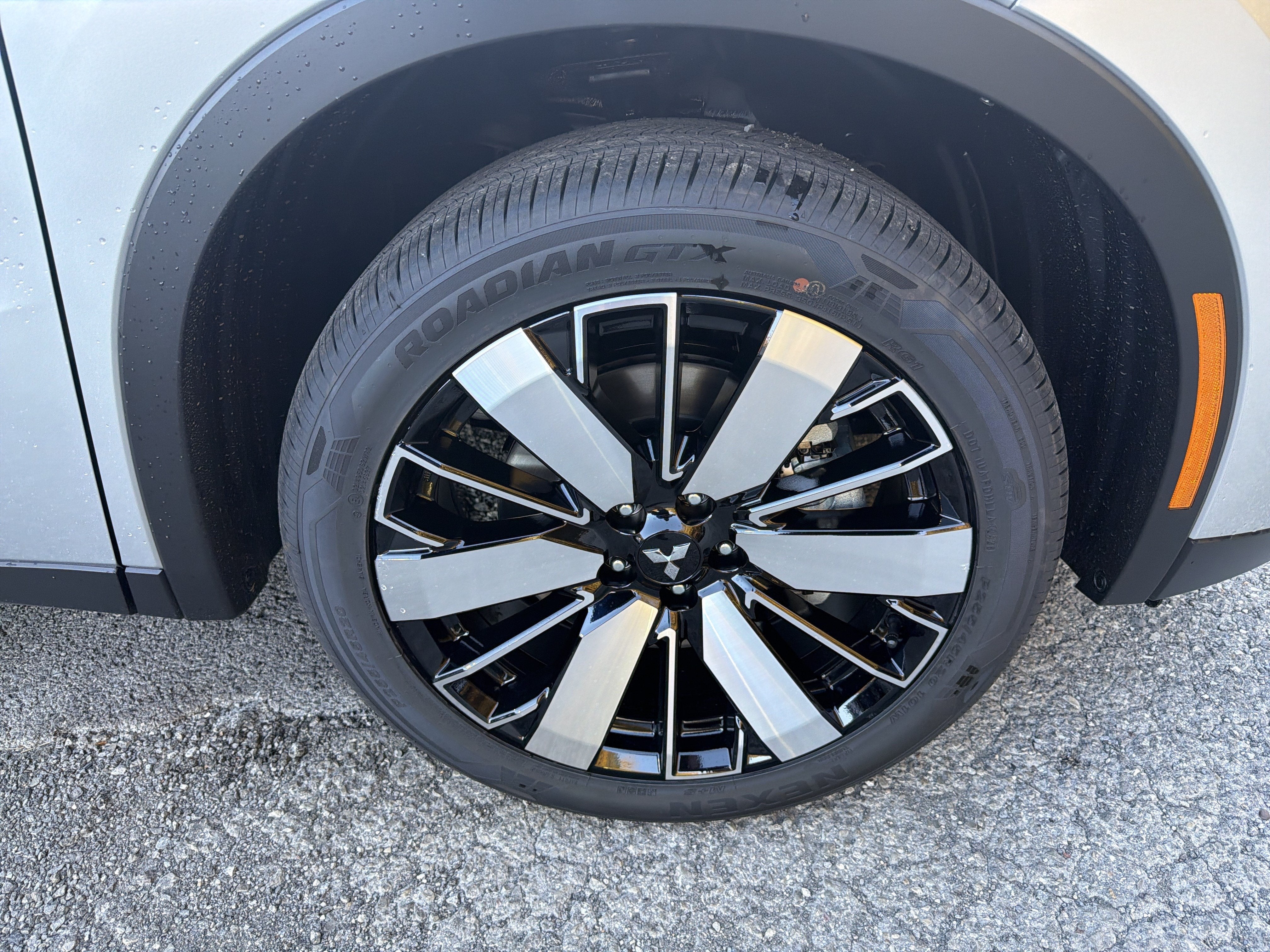 2027 Mitsubishi Outlander SE