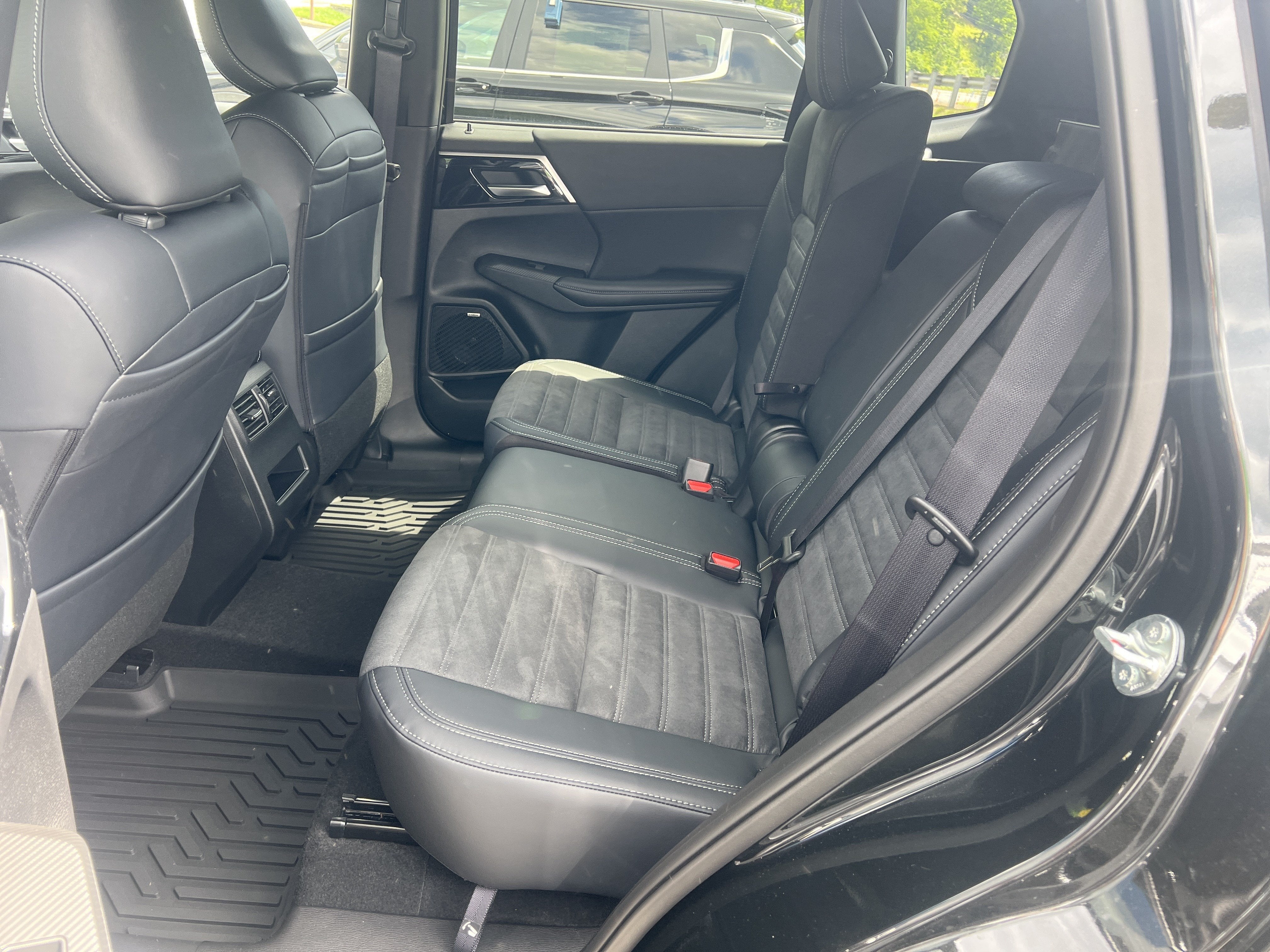 2026 Mitsubishi Outlander LE