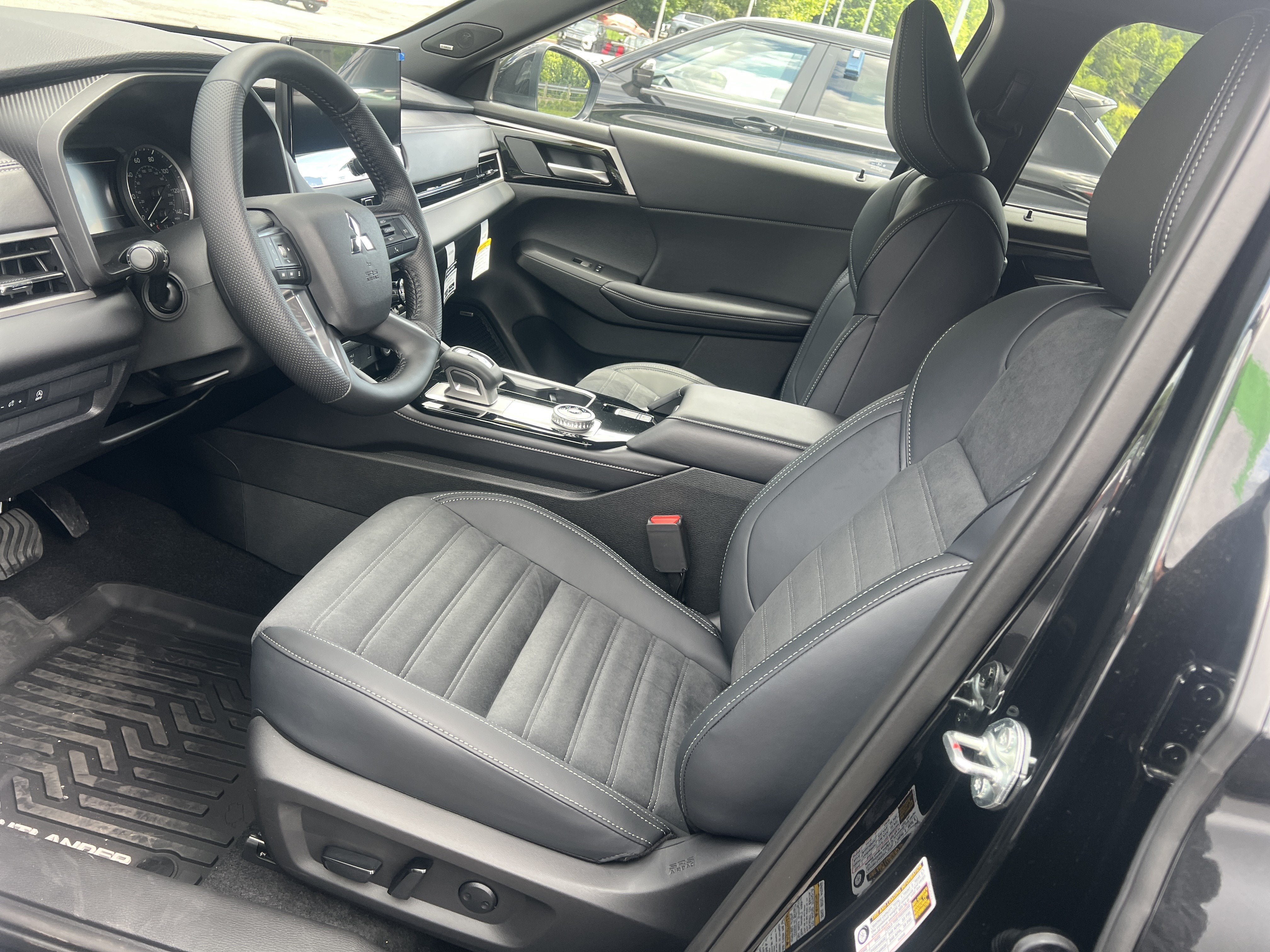 2026 Mitsubishi Outlander LE