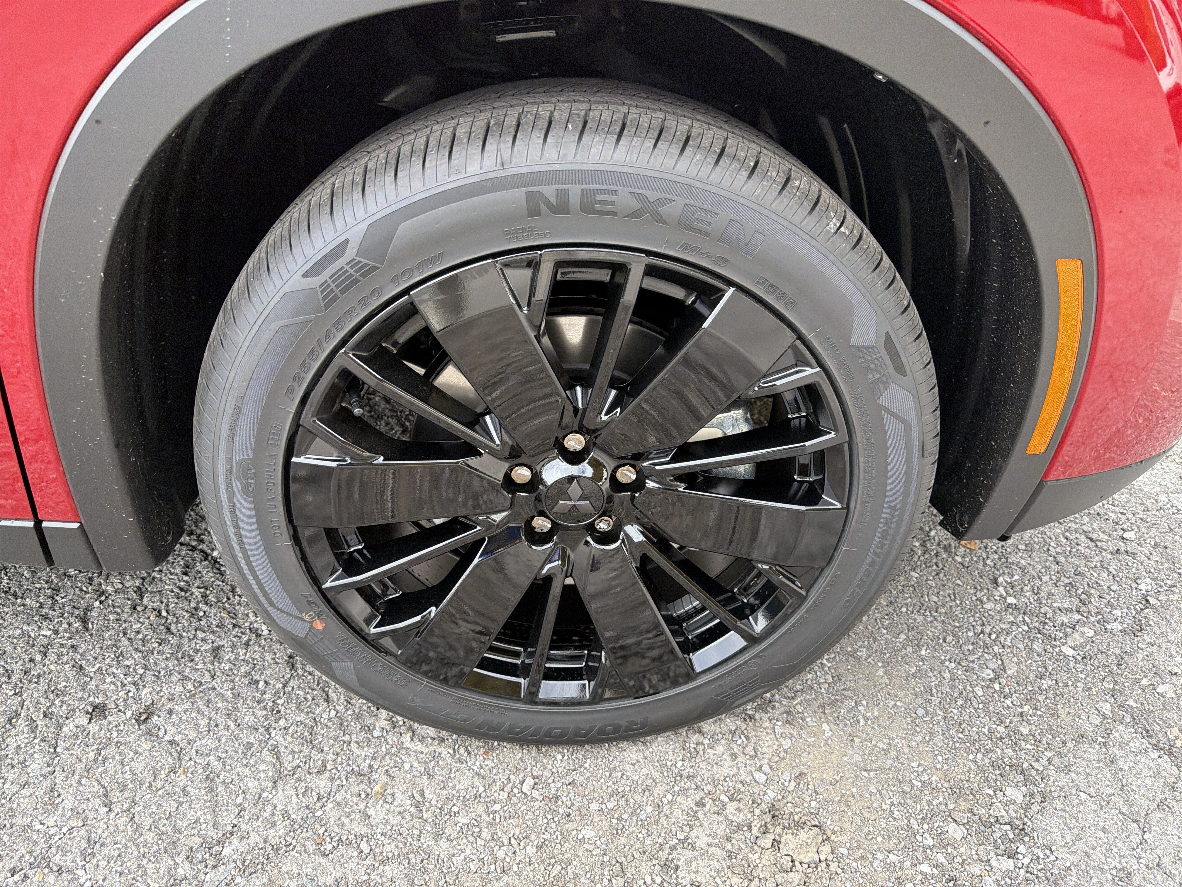 2027 Mitsubishi Outlander LE