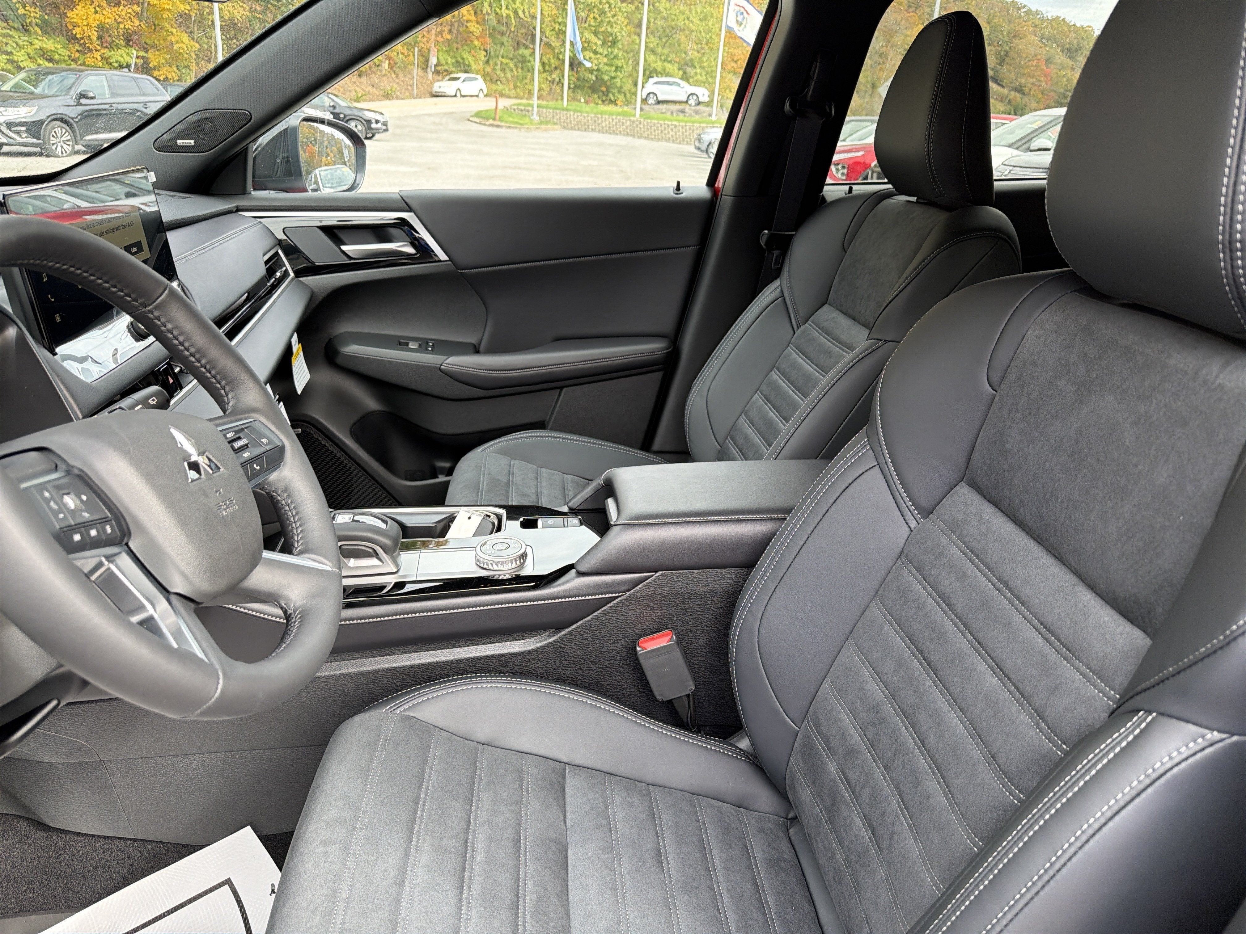 2027 Mitsubishi Outlander LE
