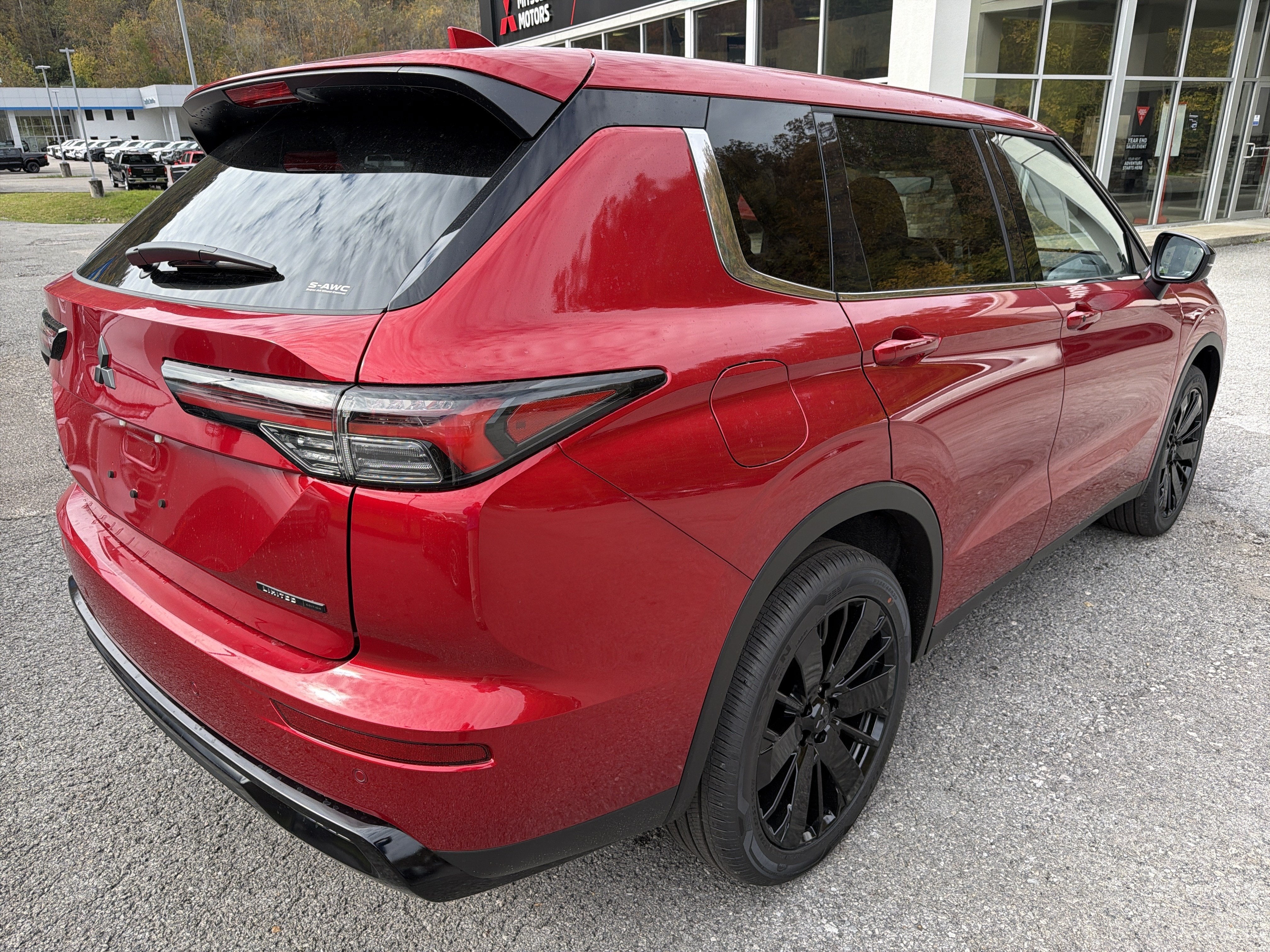 2027 Mitsubishi Outlander LE