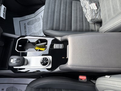 2027 Mitsubishi Outlander LE