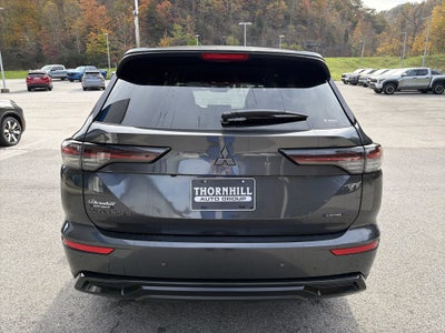 2027 Mitsubishi Outlander LE
