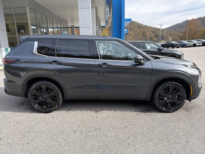 2027 Mitsubishi Outlander LE