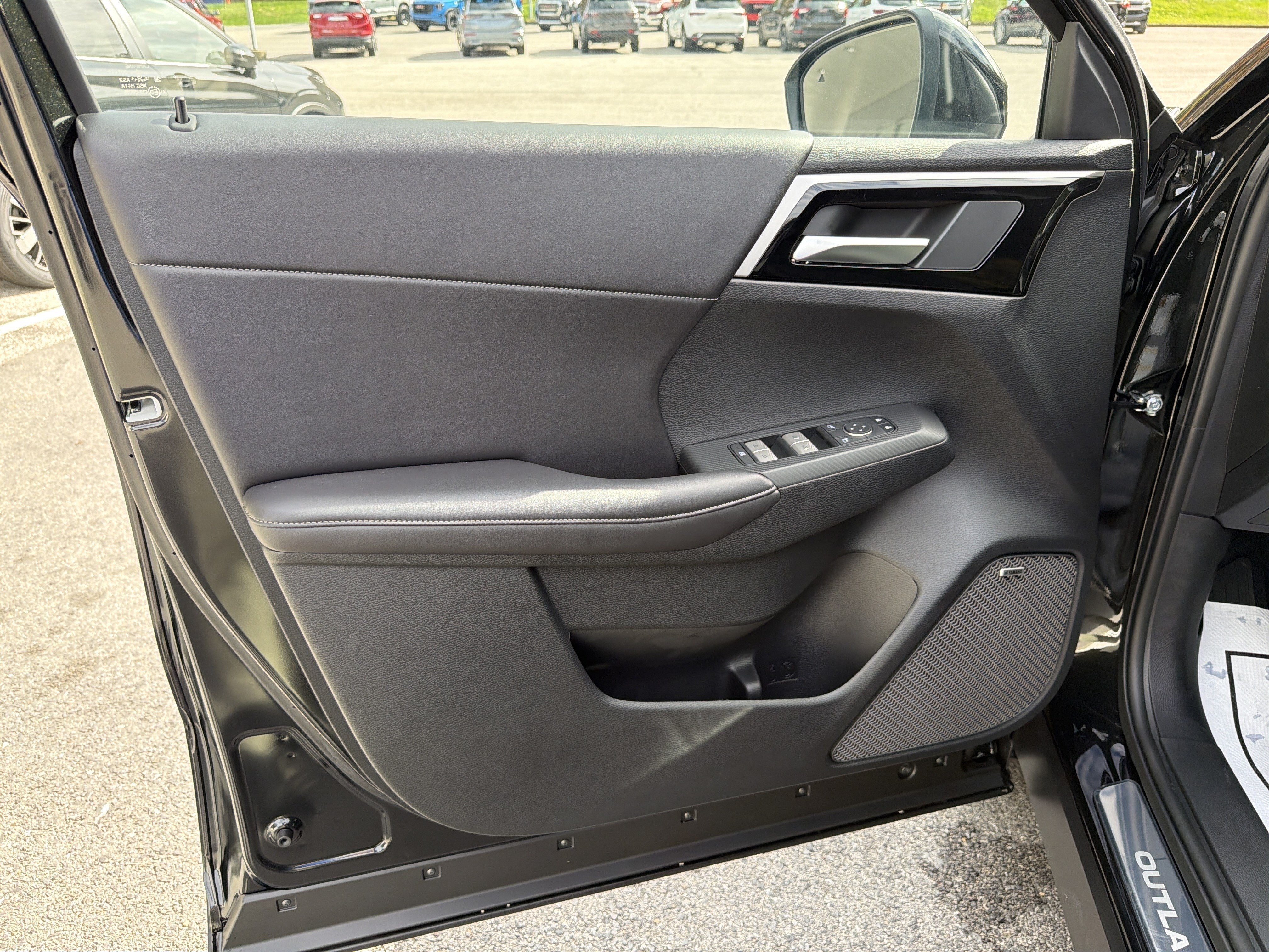 2026 Mitsubishi Outlander LE