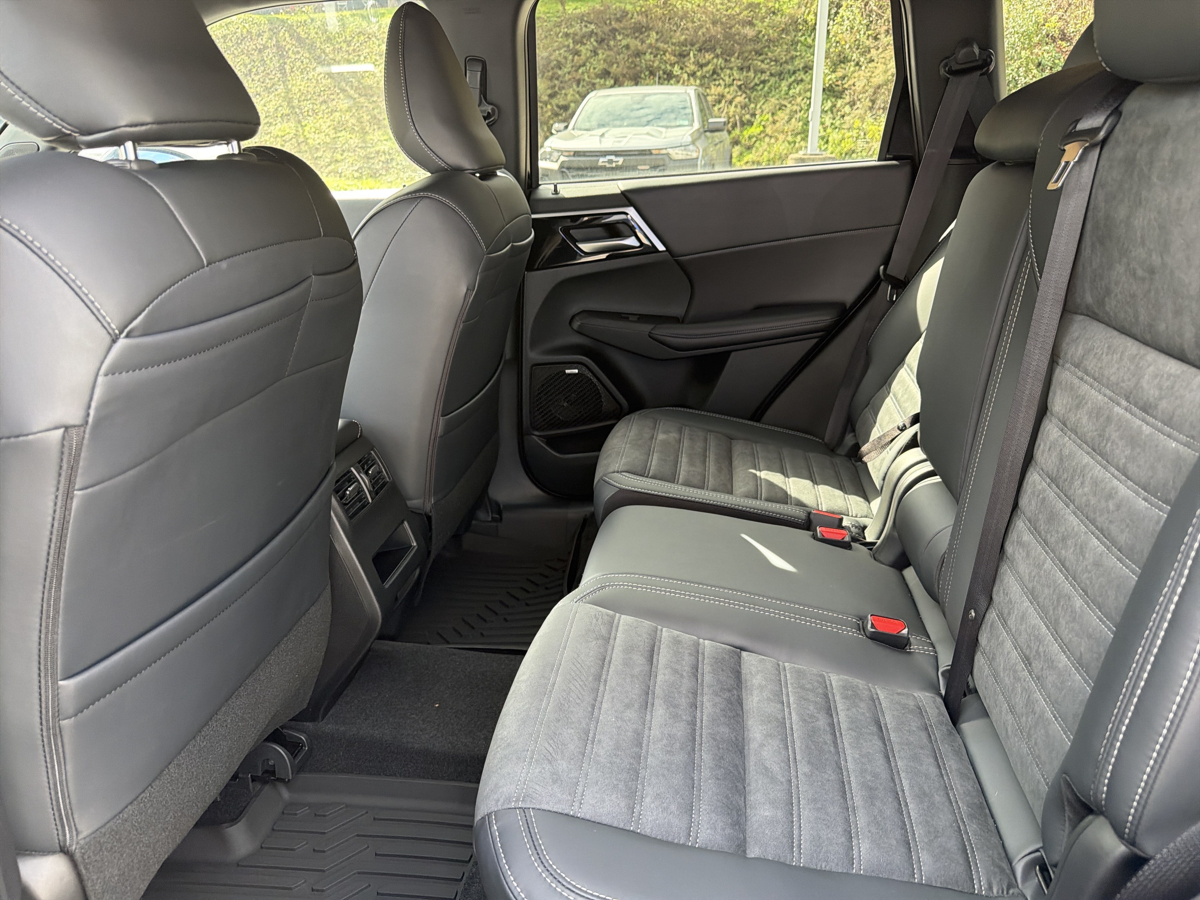 2026 Mitsubishi Outlander LE