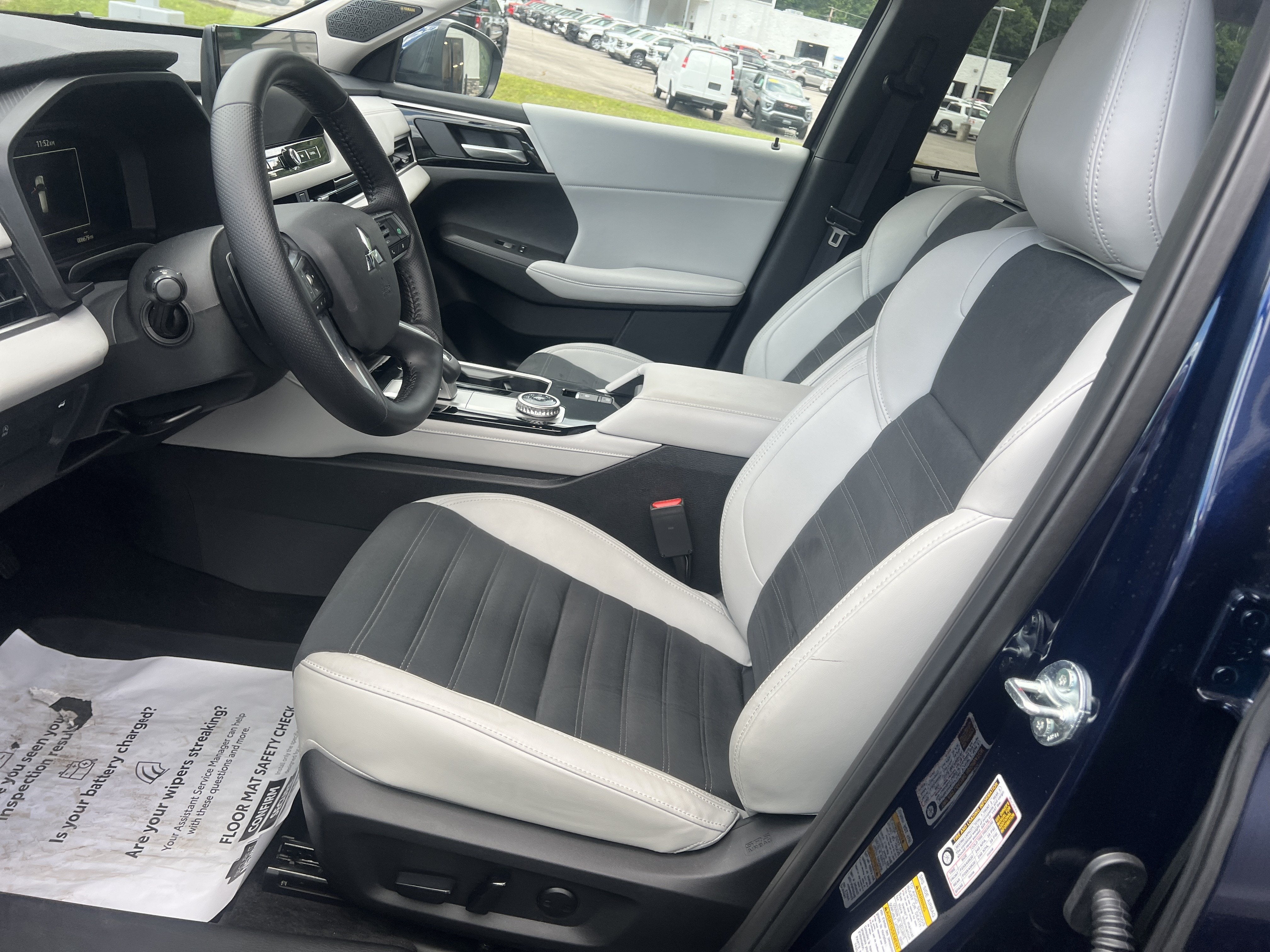 2026 Mitsubishi Outlander SE