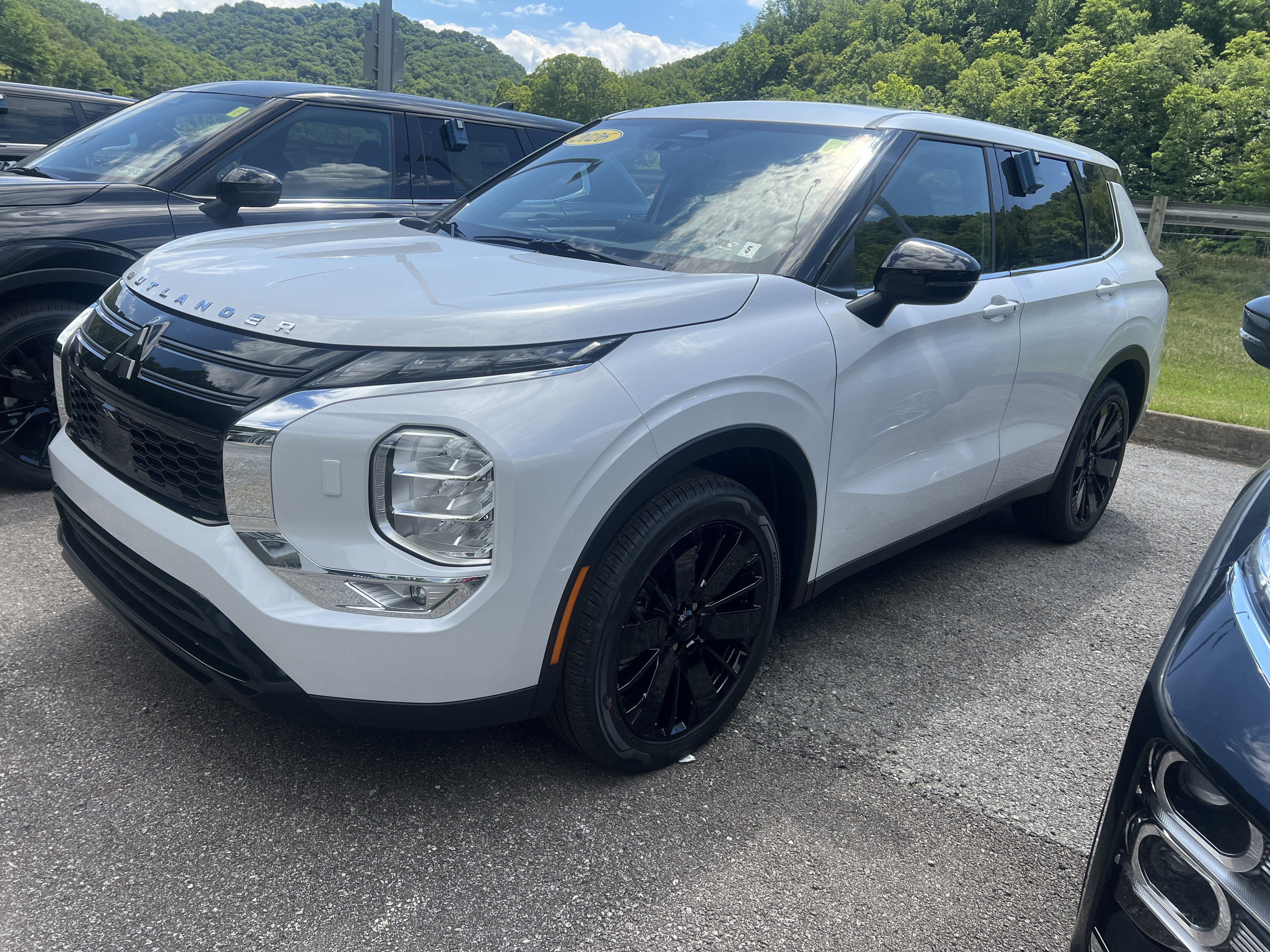 2026 Mitsubishi Outlander LE