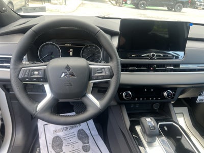 2026 Mitsubishi Outlander LE