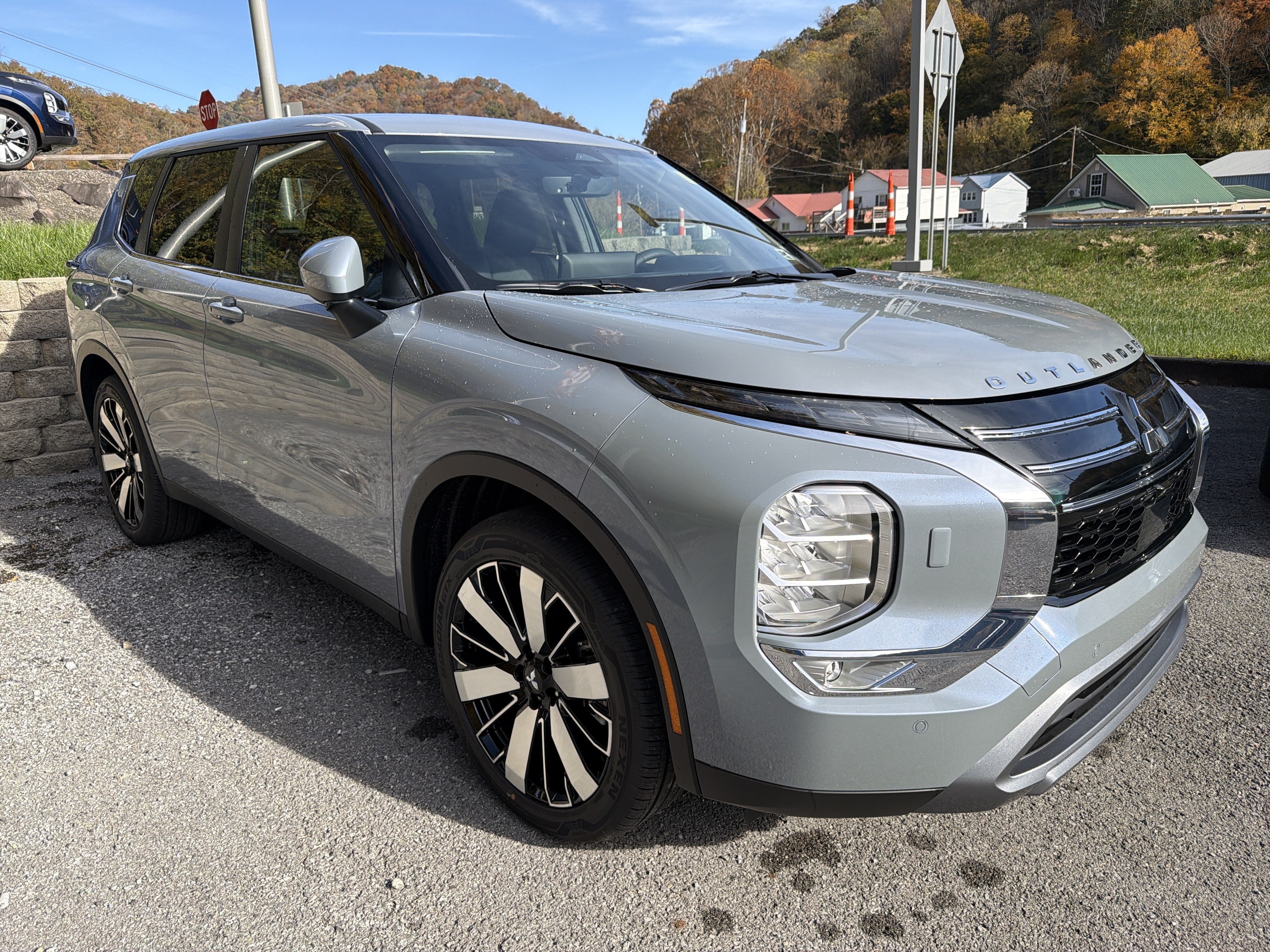 2027 Mitsubishi Outlander SE