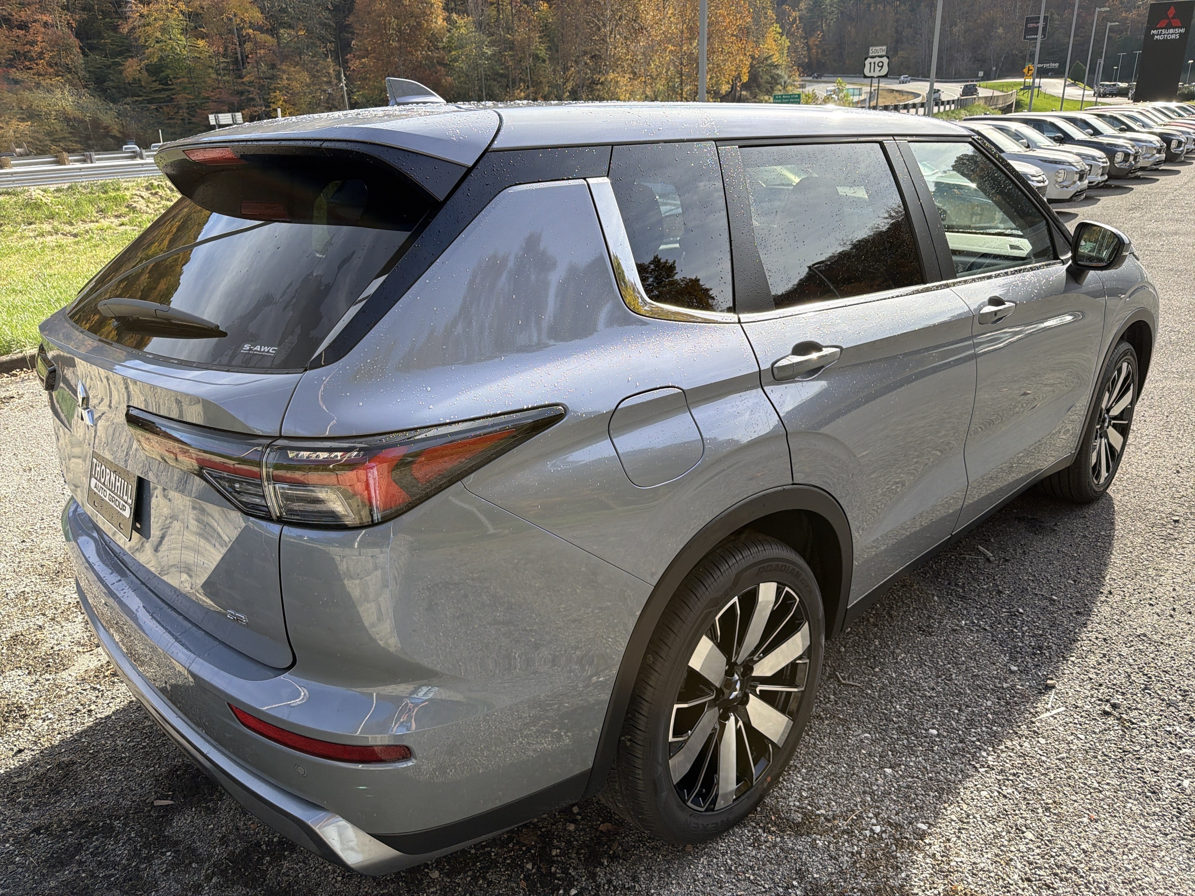 2027 Mitsubishi Outlander SE