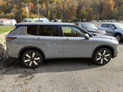 2027 Mitsubishi Outlander SE