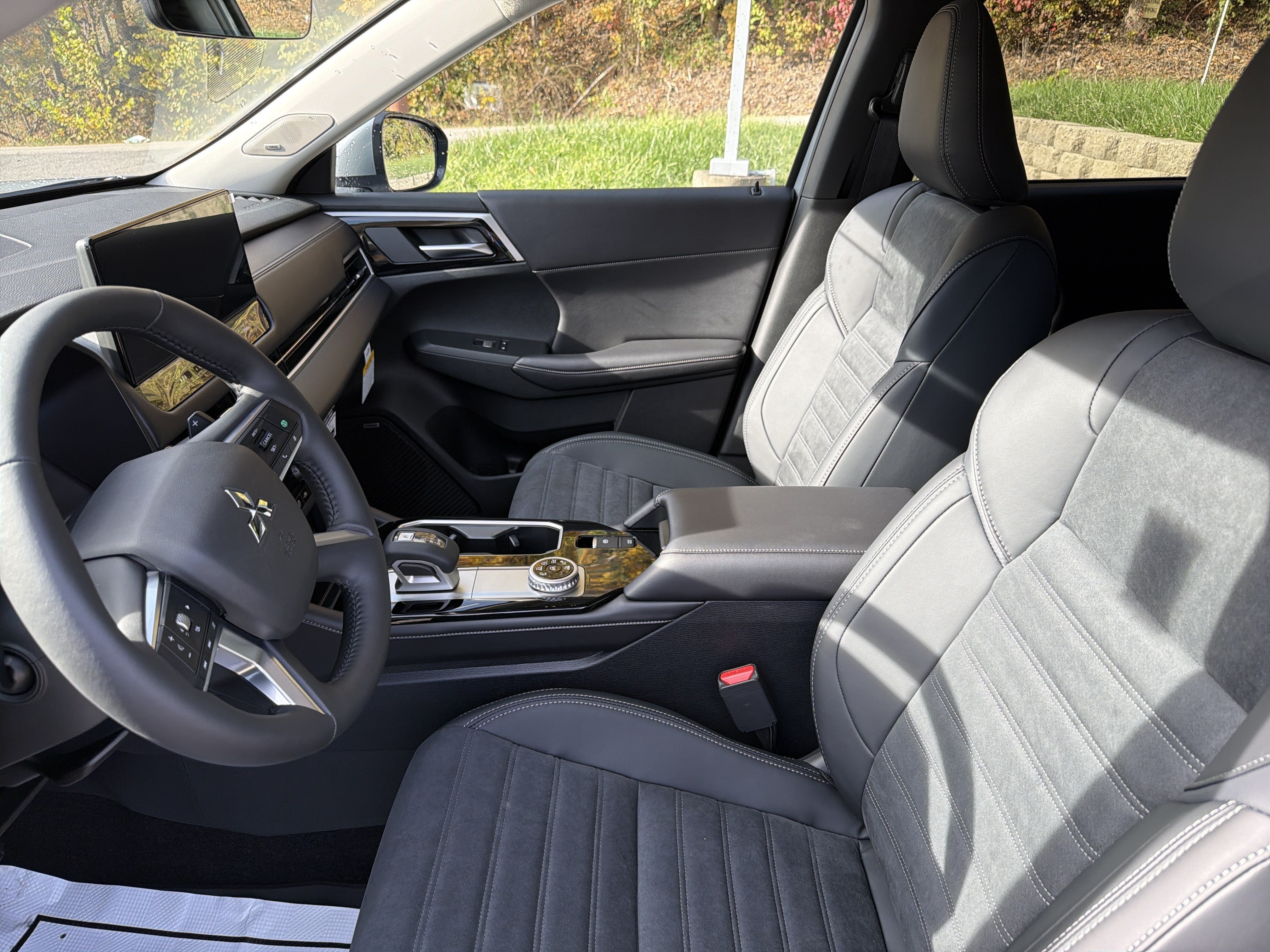 2027 Mitsubishi Outlander SE