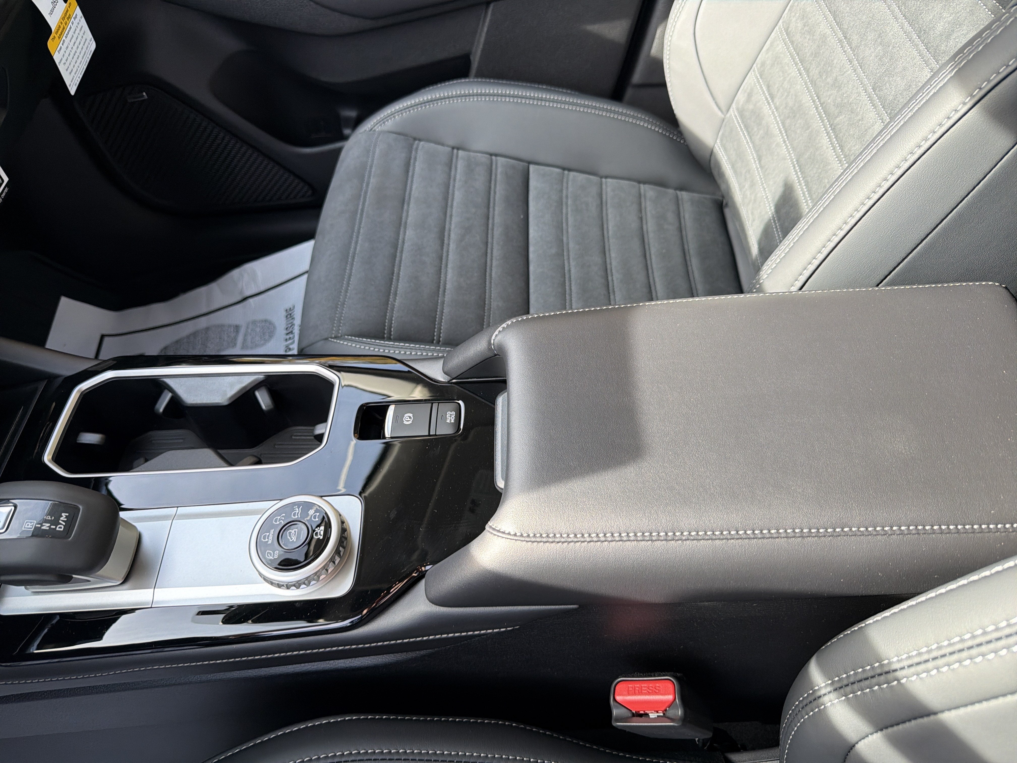 2027 Mitsubishi Outlander SE