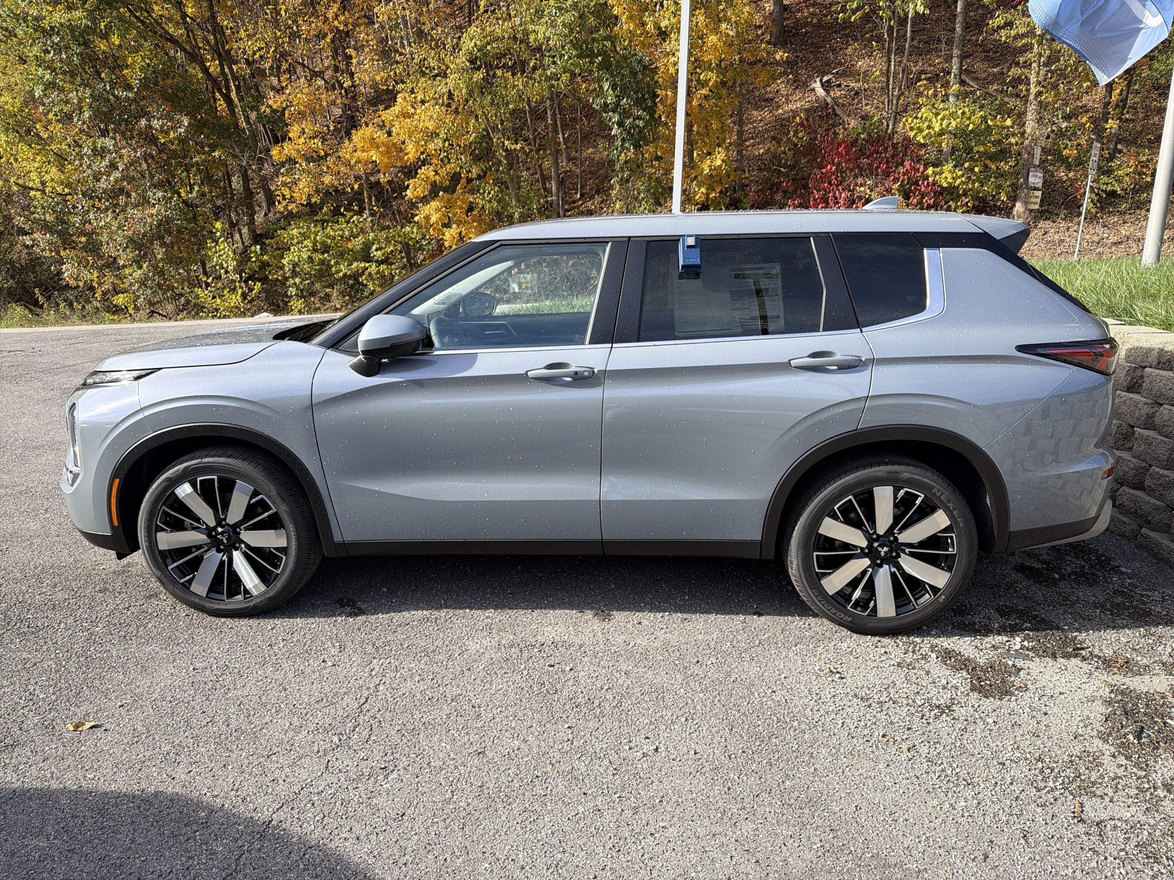 2027 Mitsubishi Outlander SE