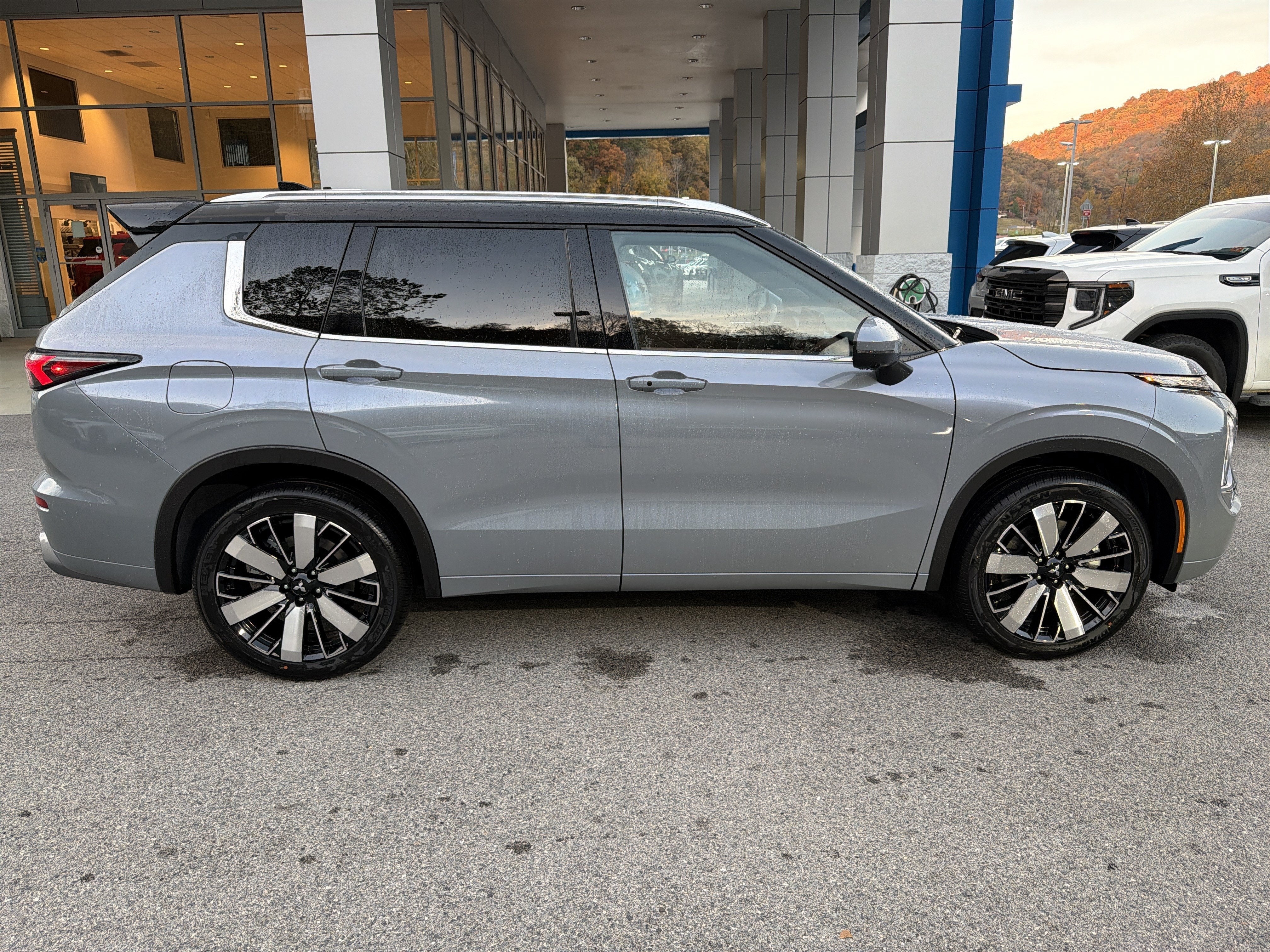 2027 Mitsubishi Outlander SEL